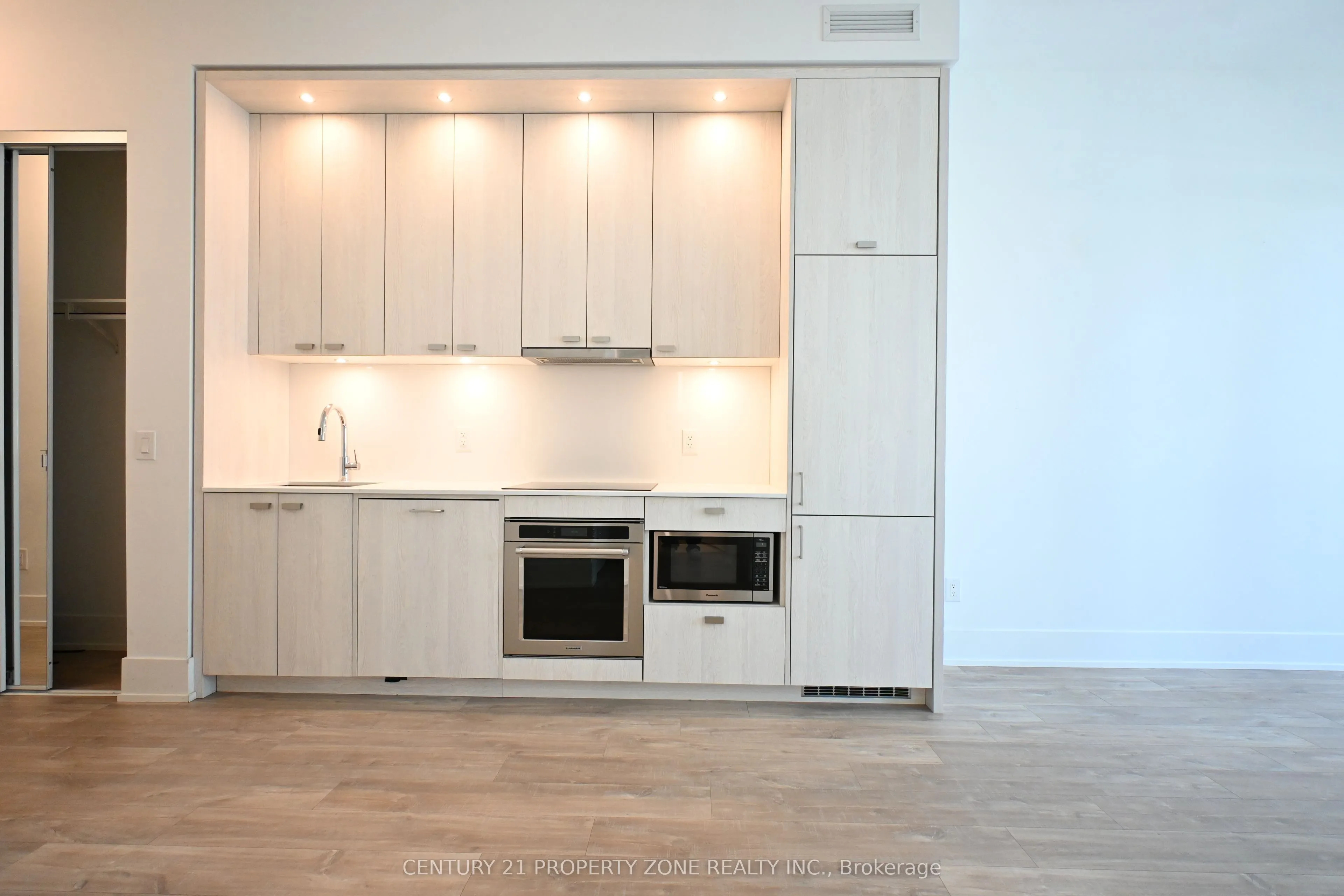 480 Front Street W #711
