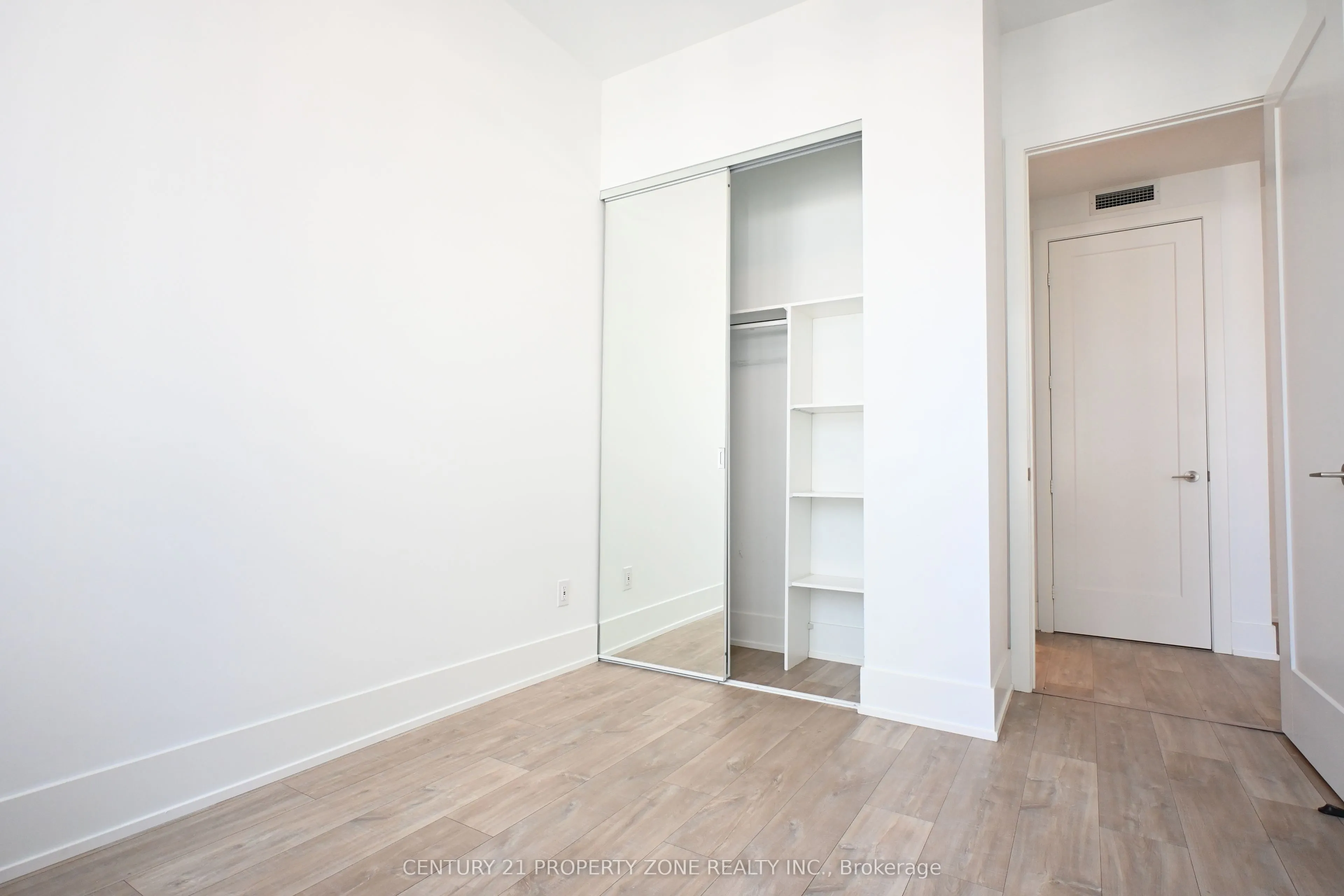 480 Front Street W #711