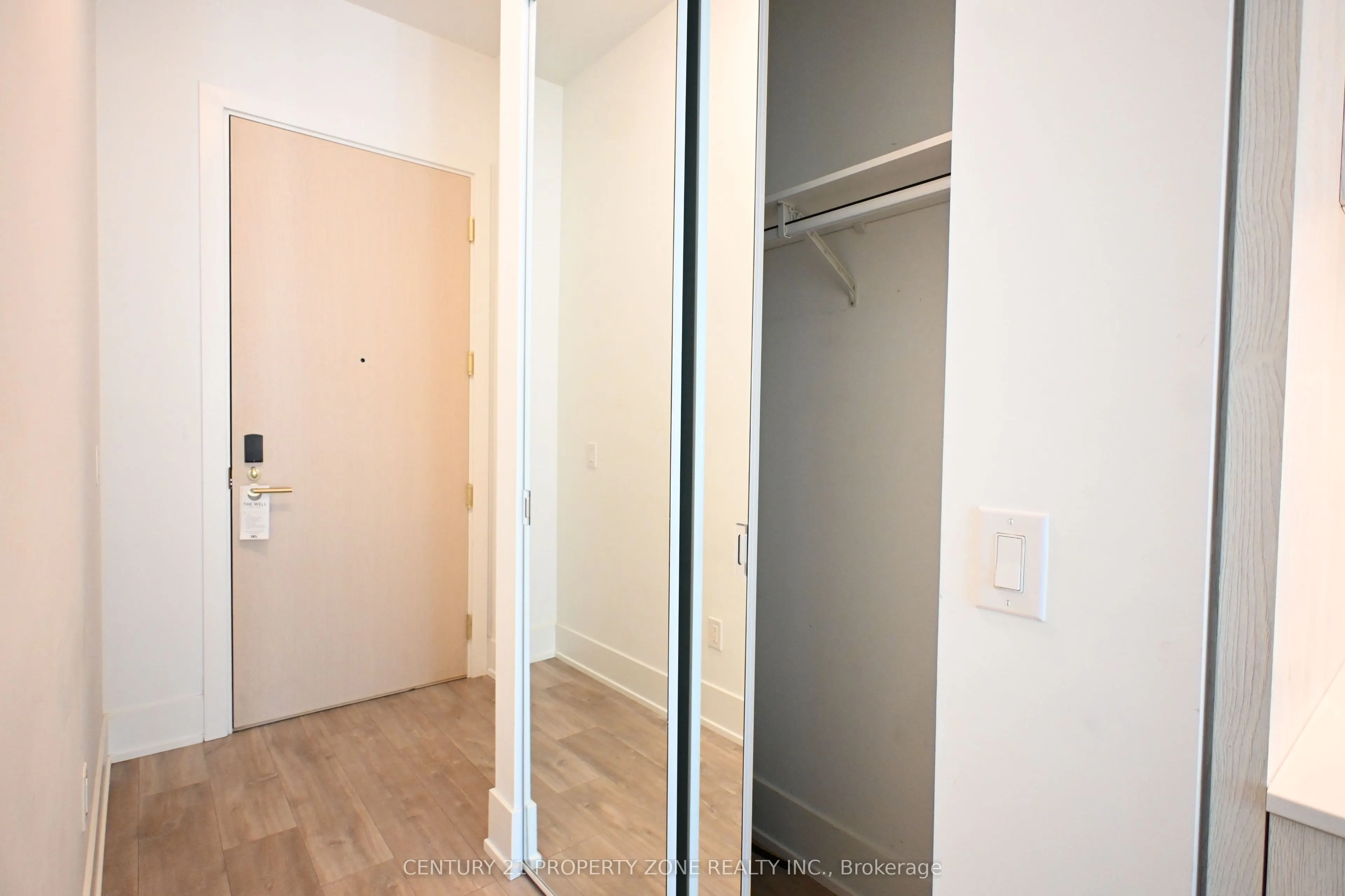 480 Front Street W #711