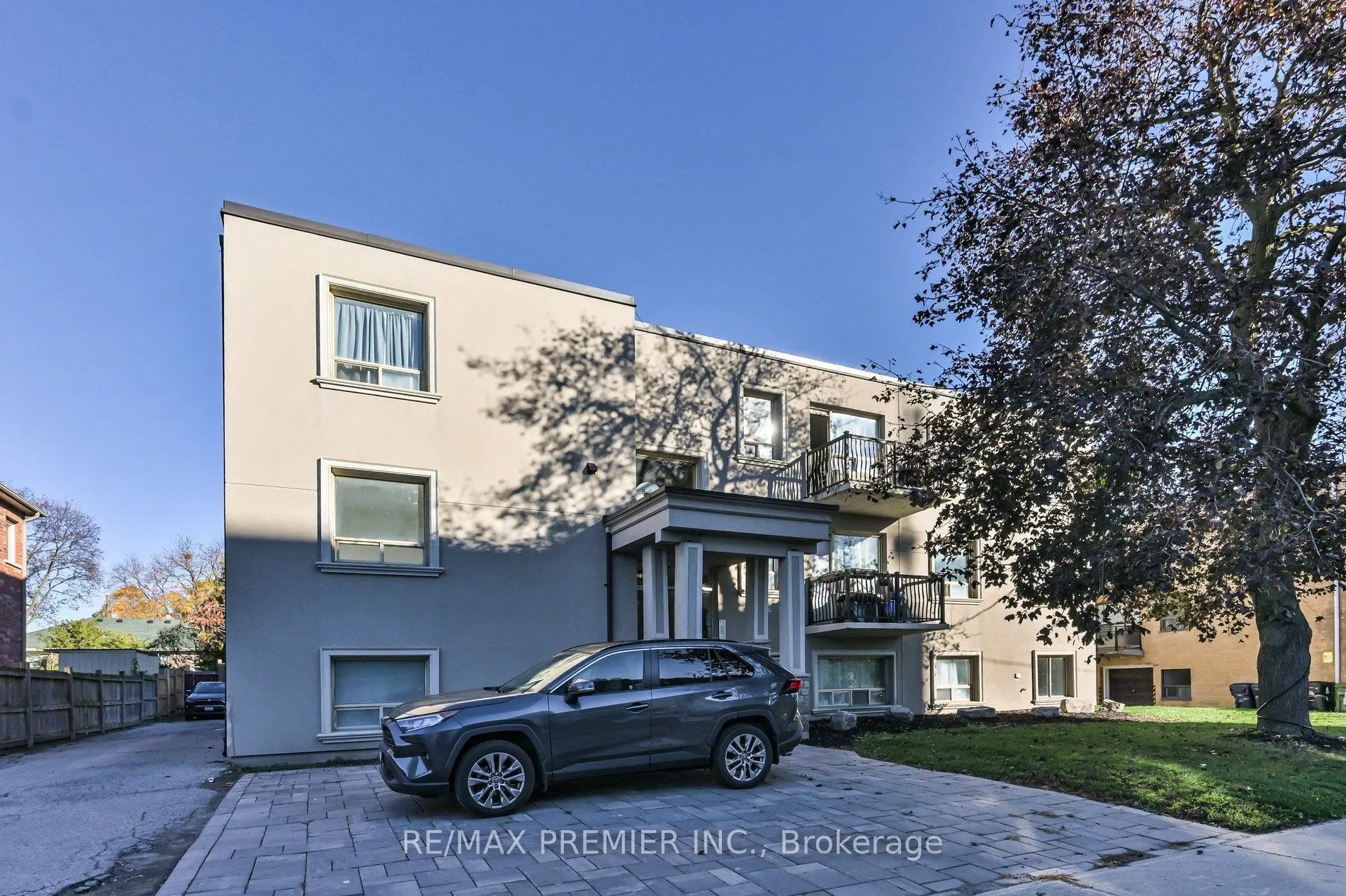 10 Ellison Avenue #102