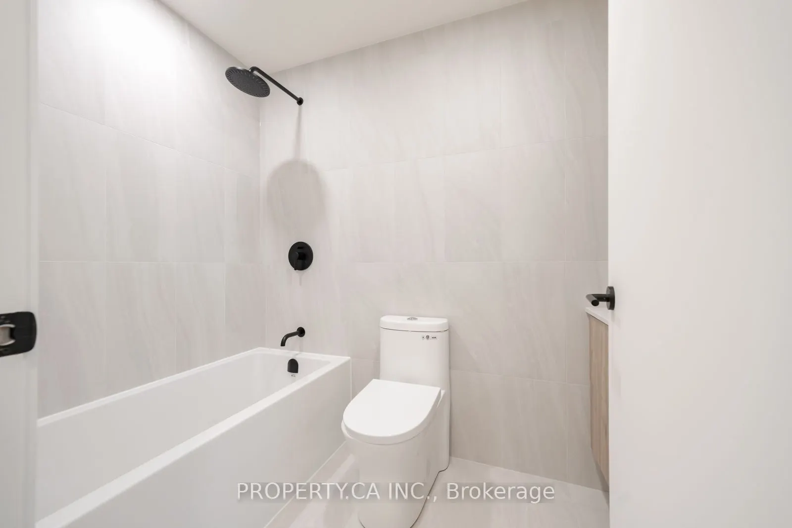 109 Erskine Avenue #1908
