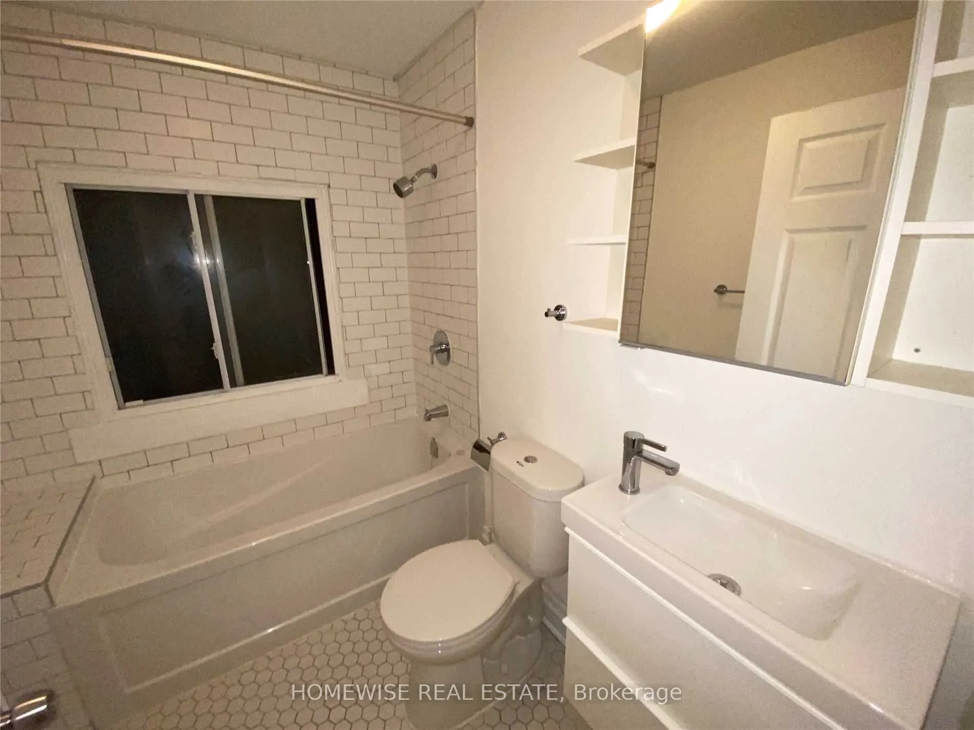 882 College Street #5