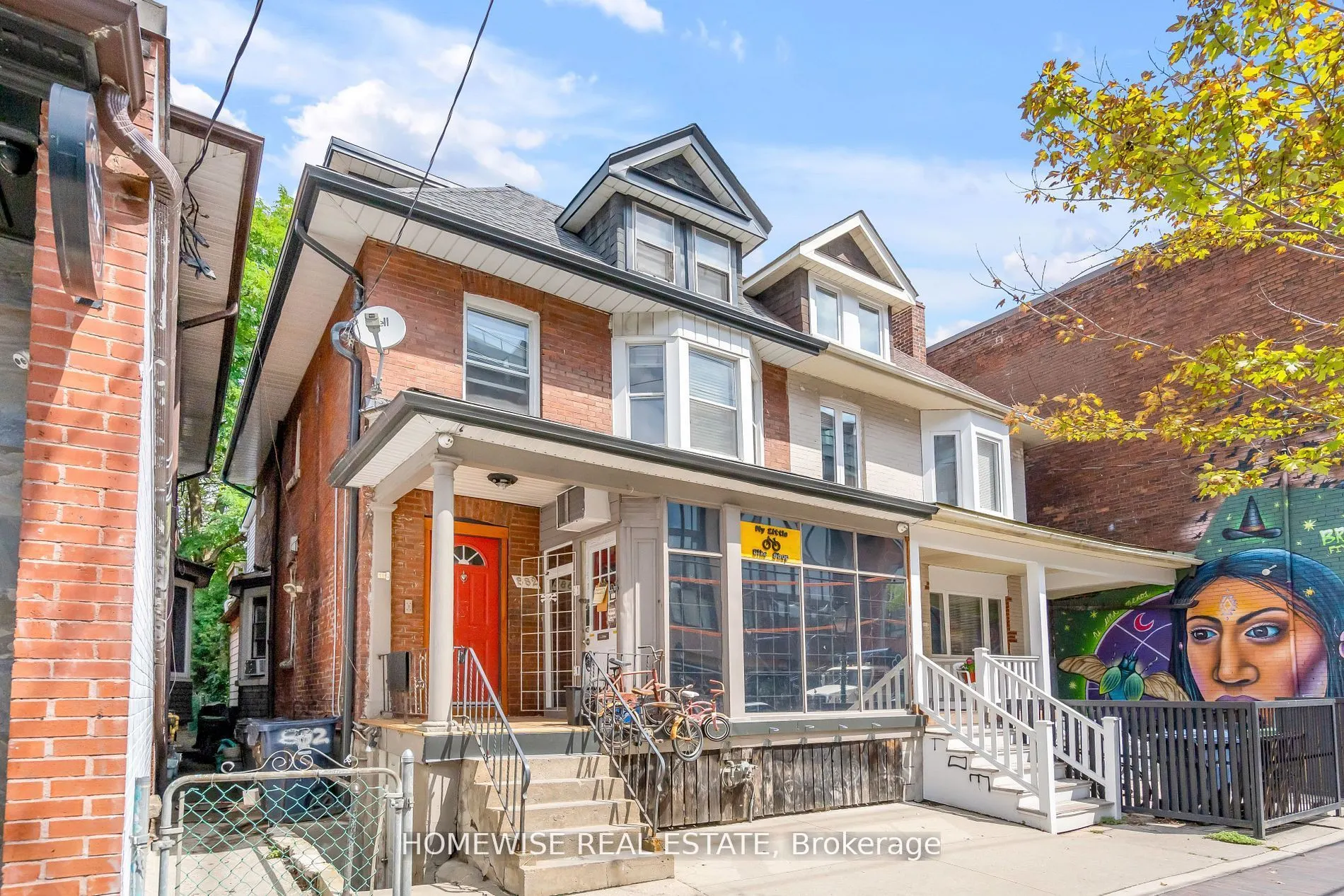 882 College Street #5