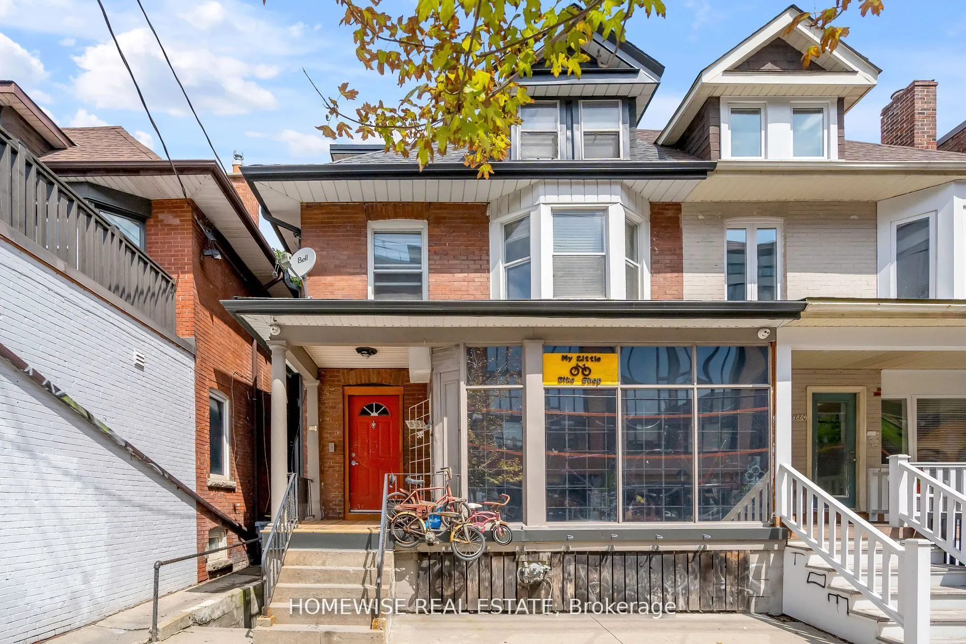 882 College Street #5