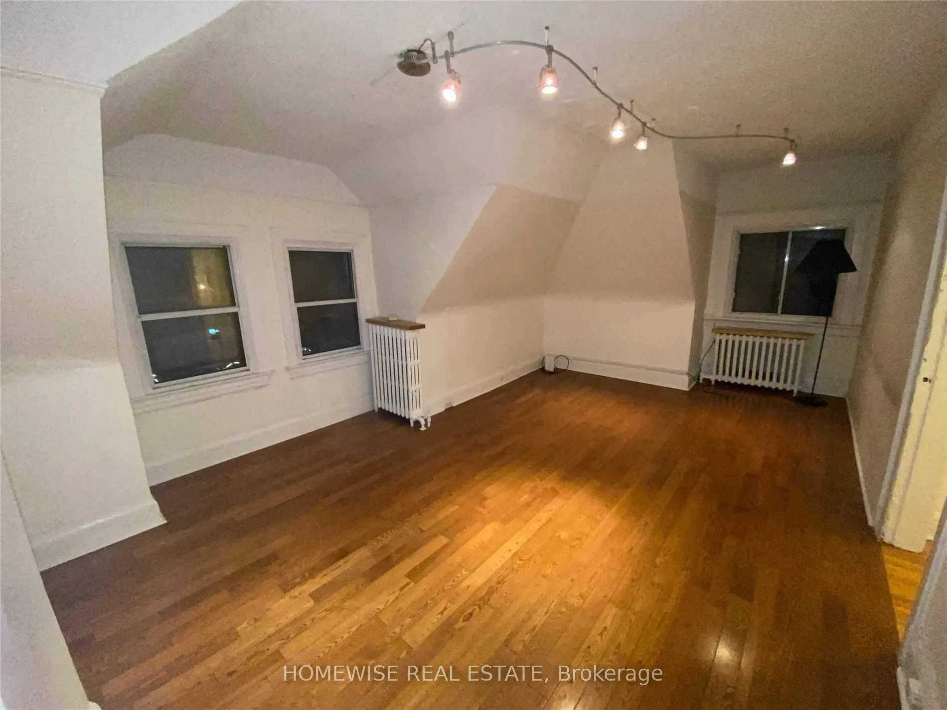 882 College Street #5