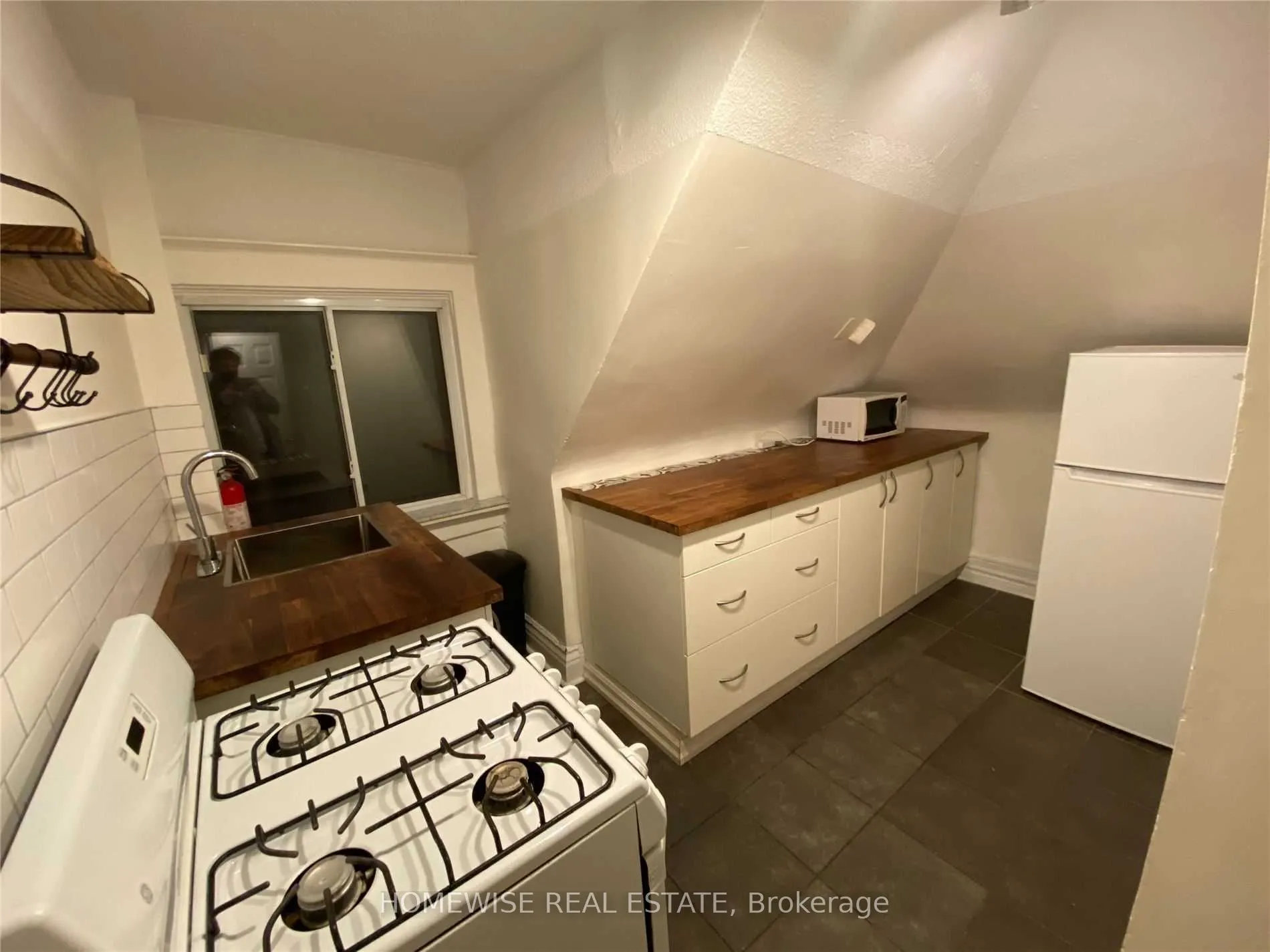 882 College Street #5