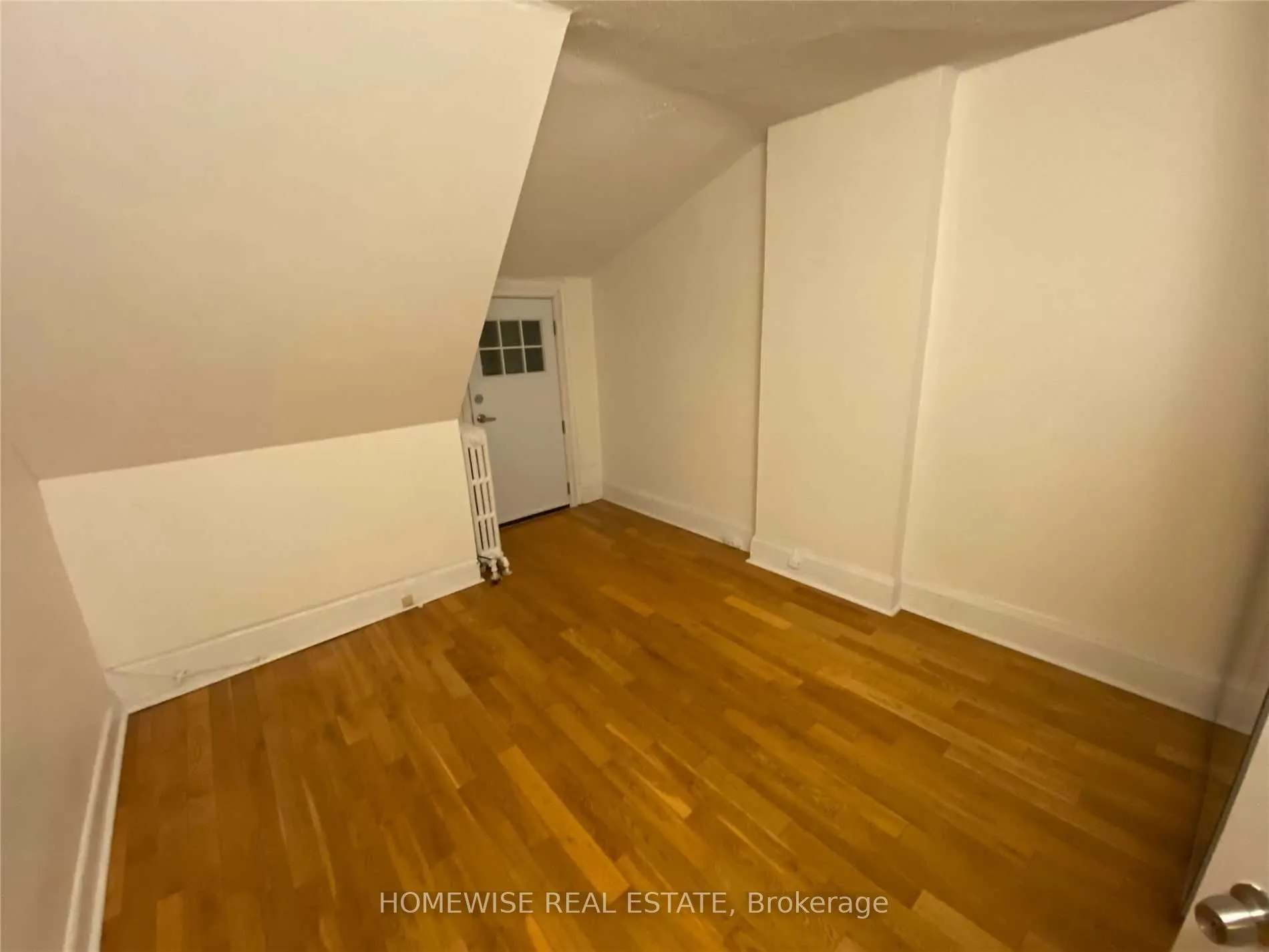 882 College Street #5