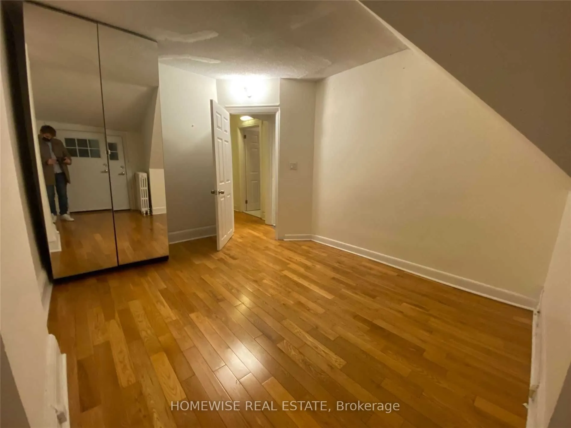 882 College Street #5