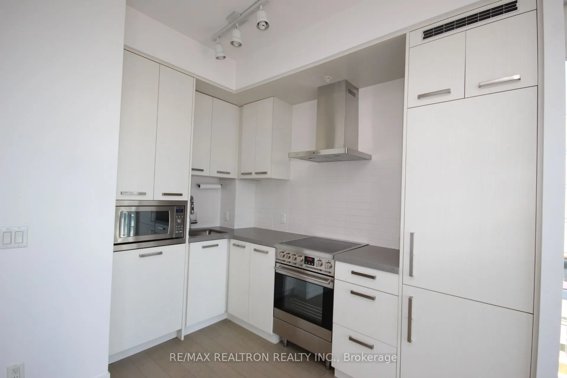 455 Front Street E #N1008