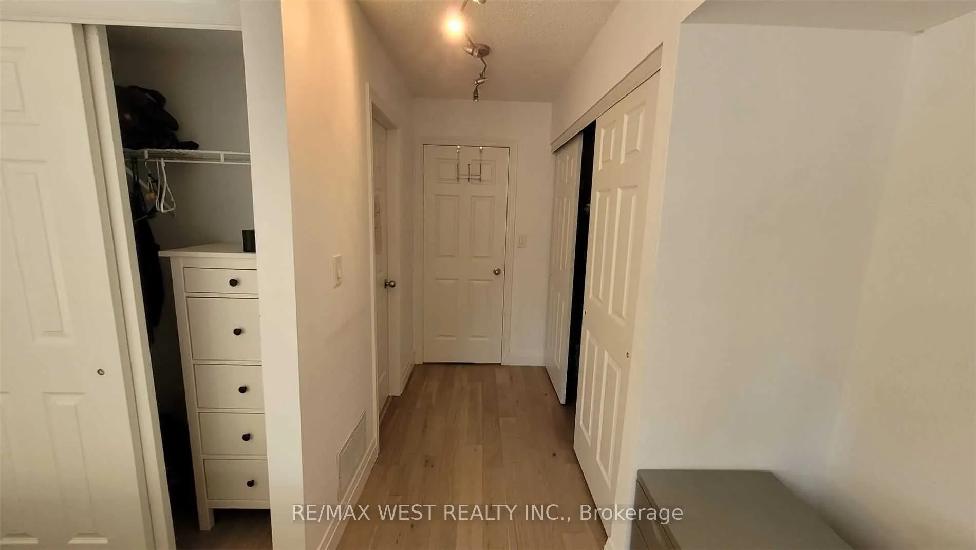208 Niagara Street #99