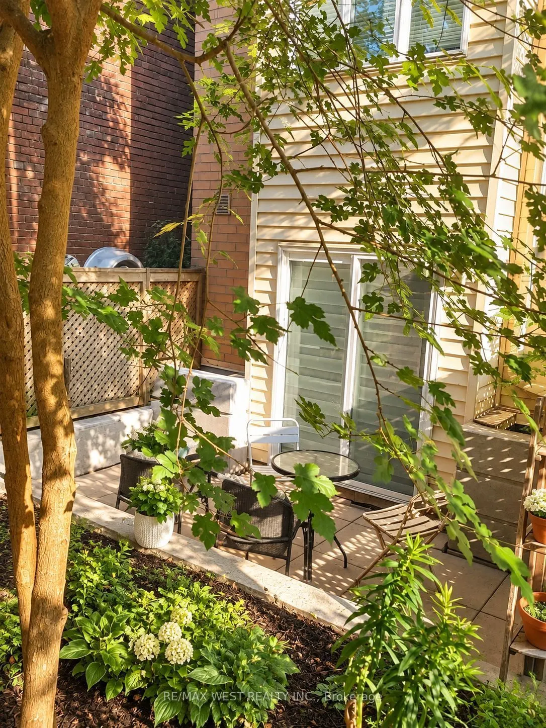208 Niagara Street #99
