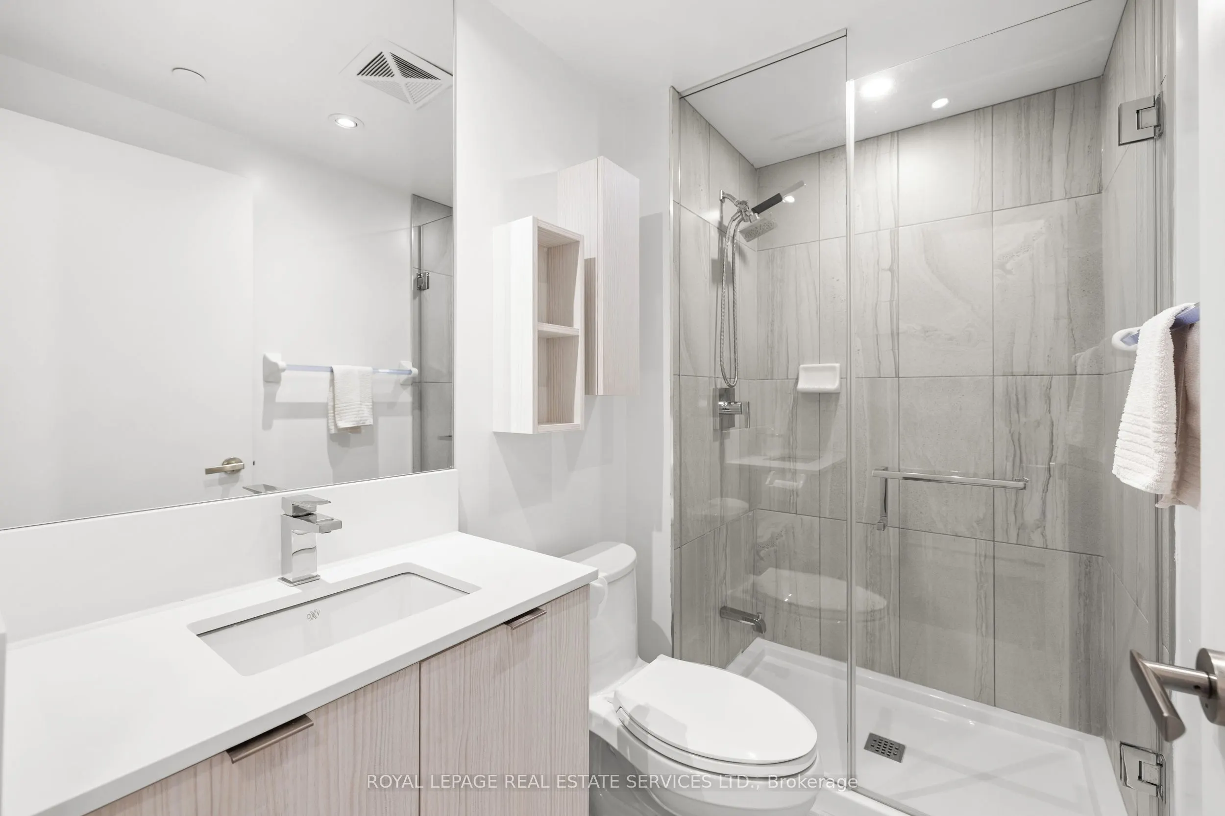 99 Broadway Avenue N #2009