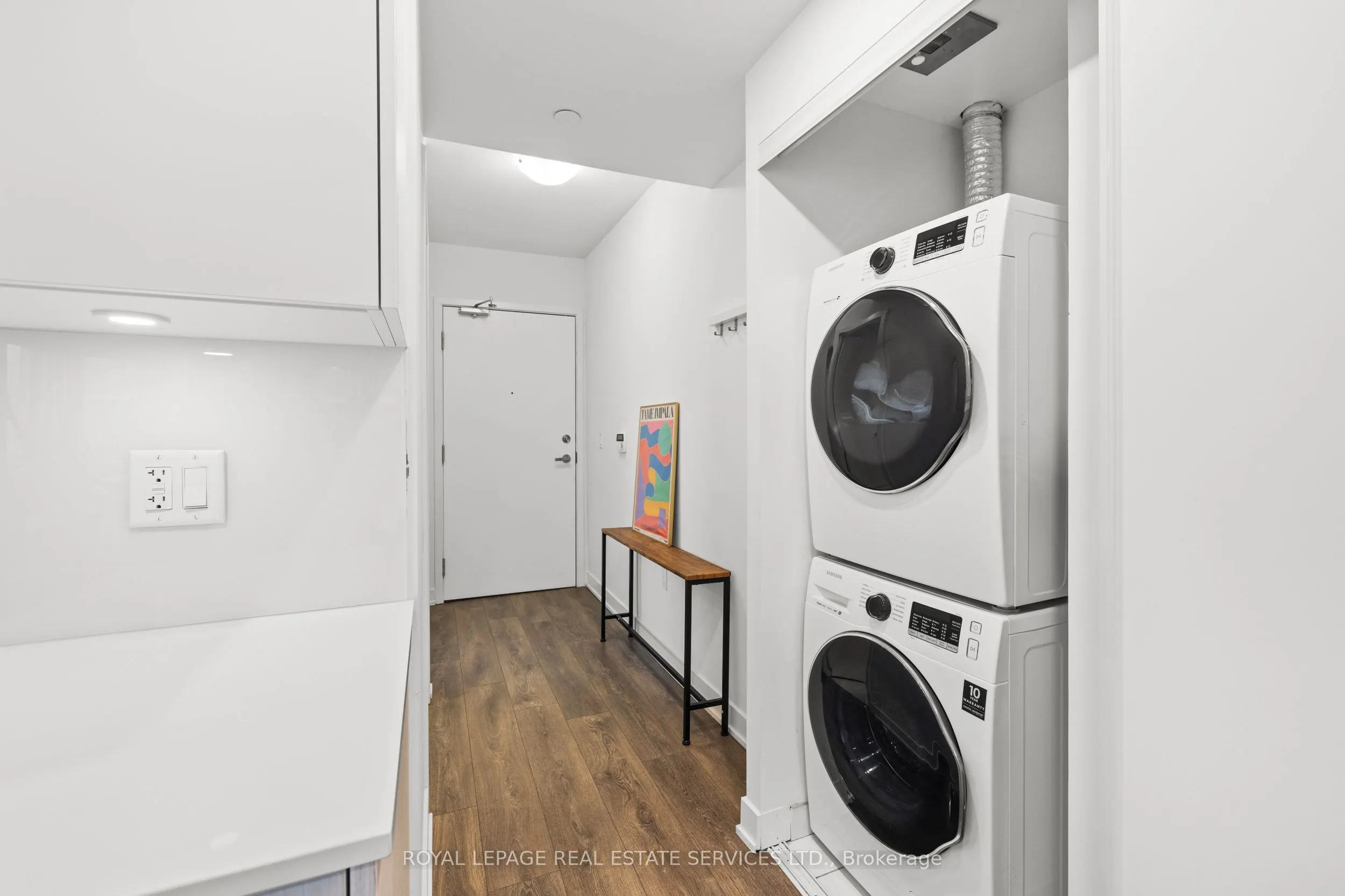 99 Broadway Avenue N #2009