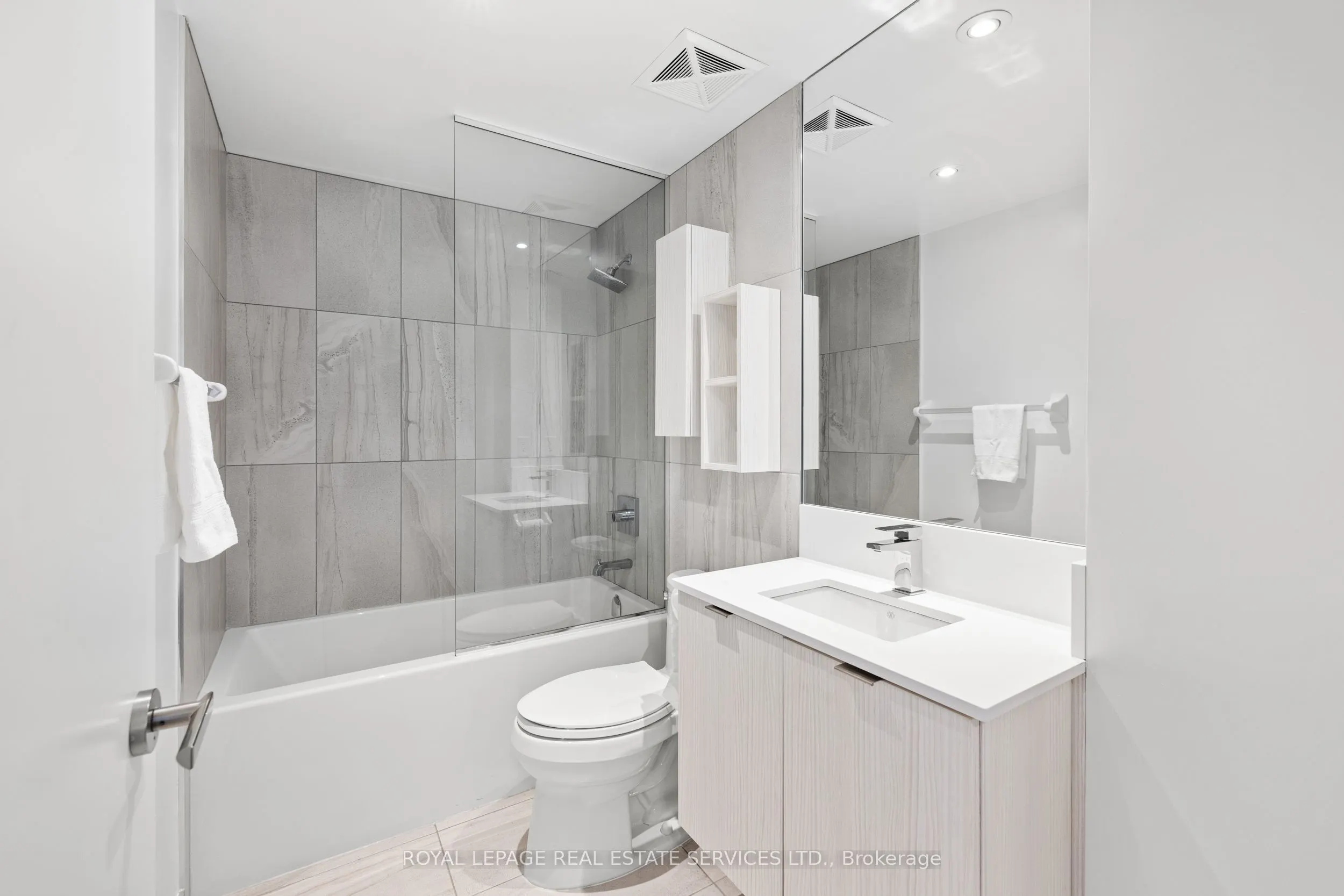 99 Broadway Avenue N #2009