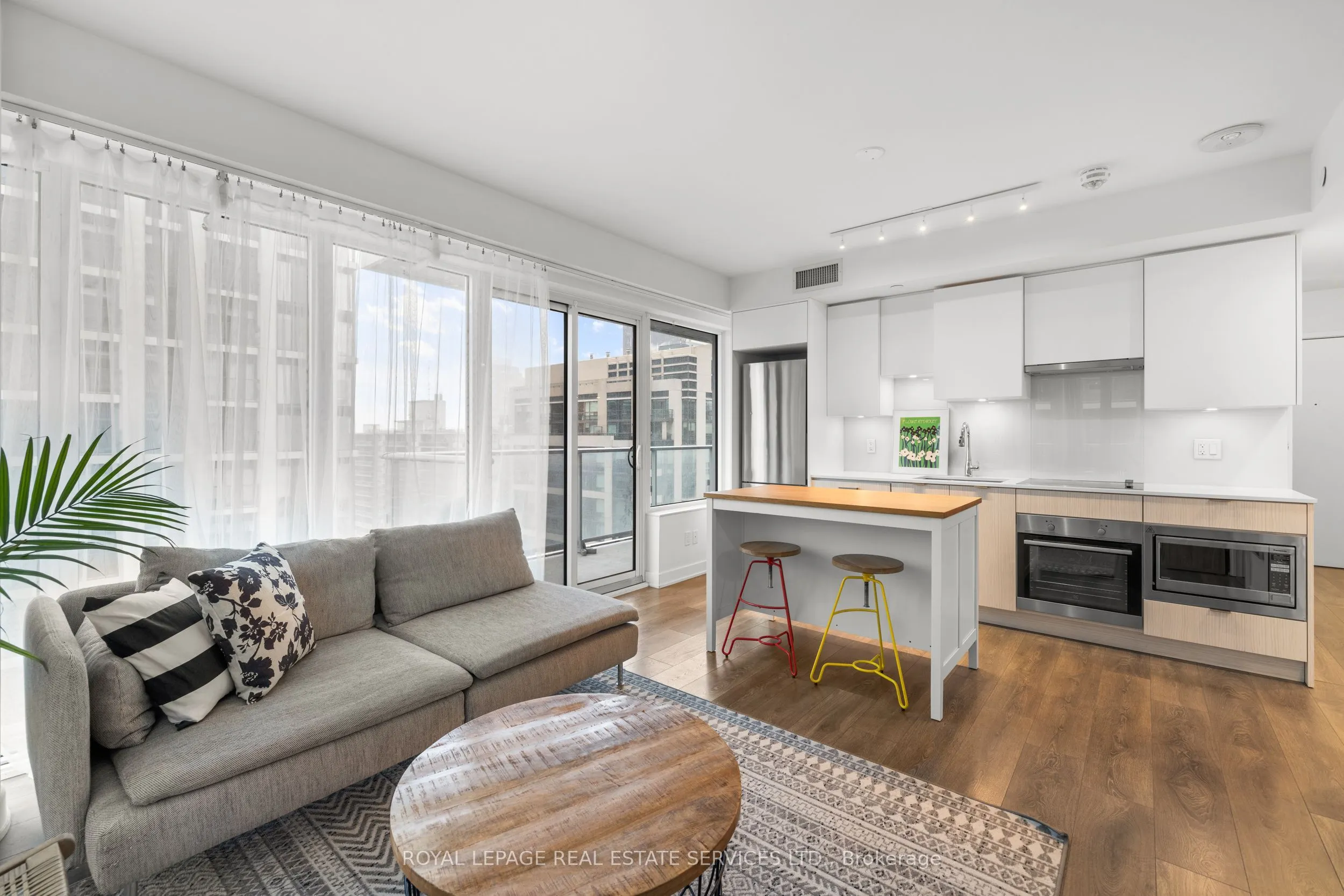 99 Broadway Avenue N #2009