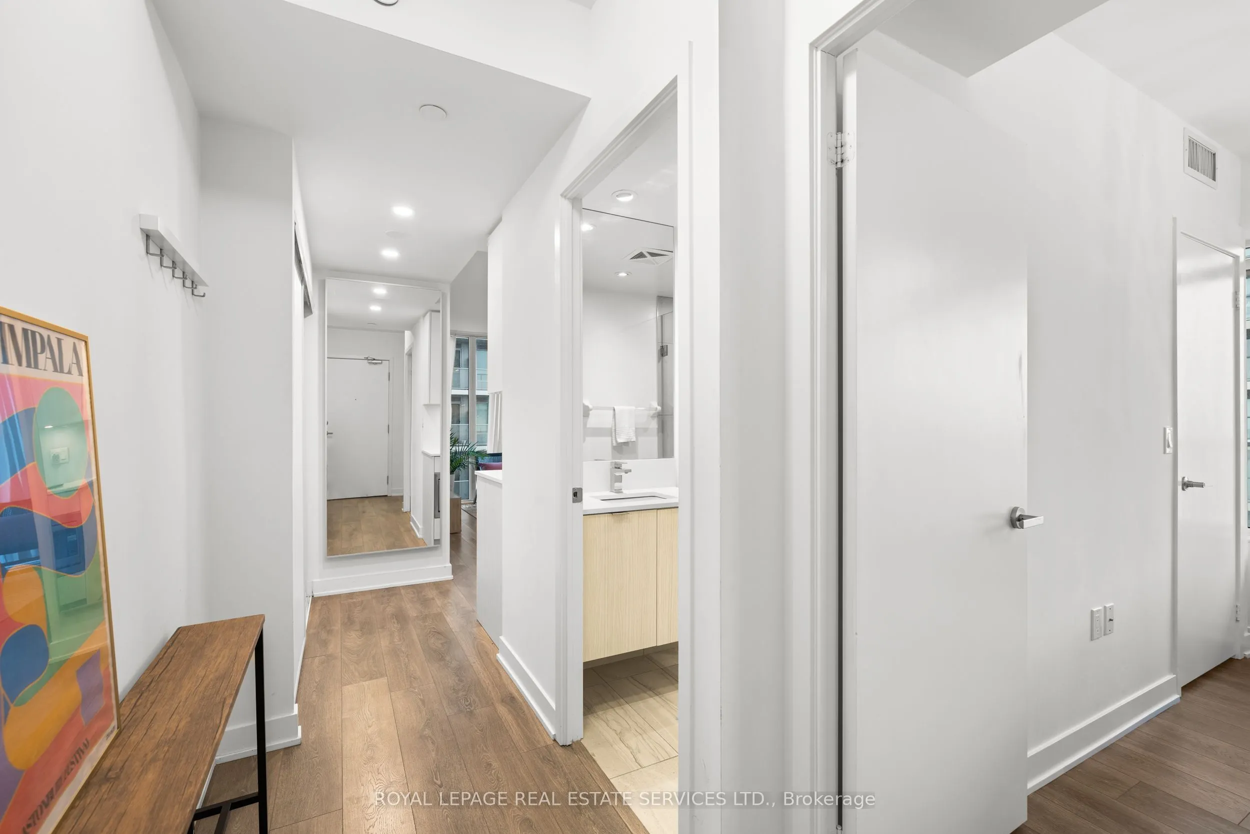 99 Broadway Avenue N #2009
