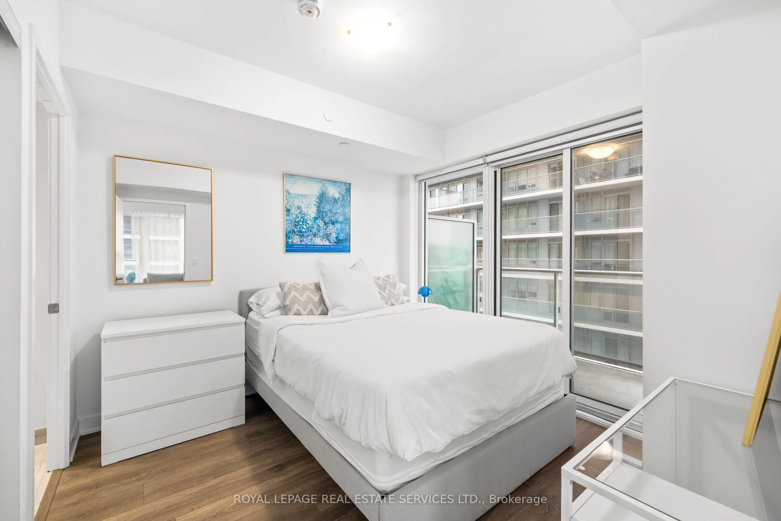 99 Broadway Avenue N #2009