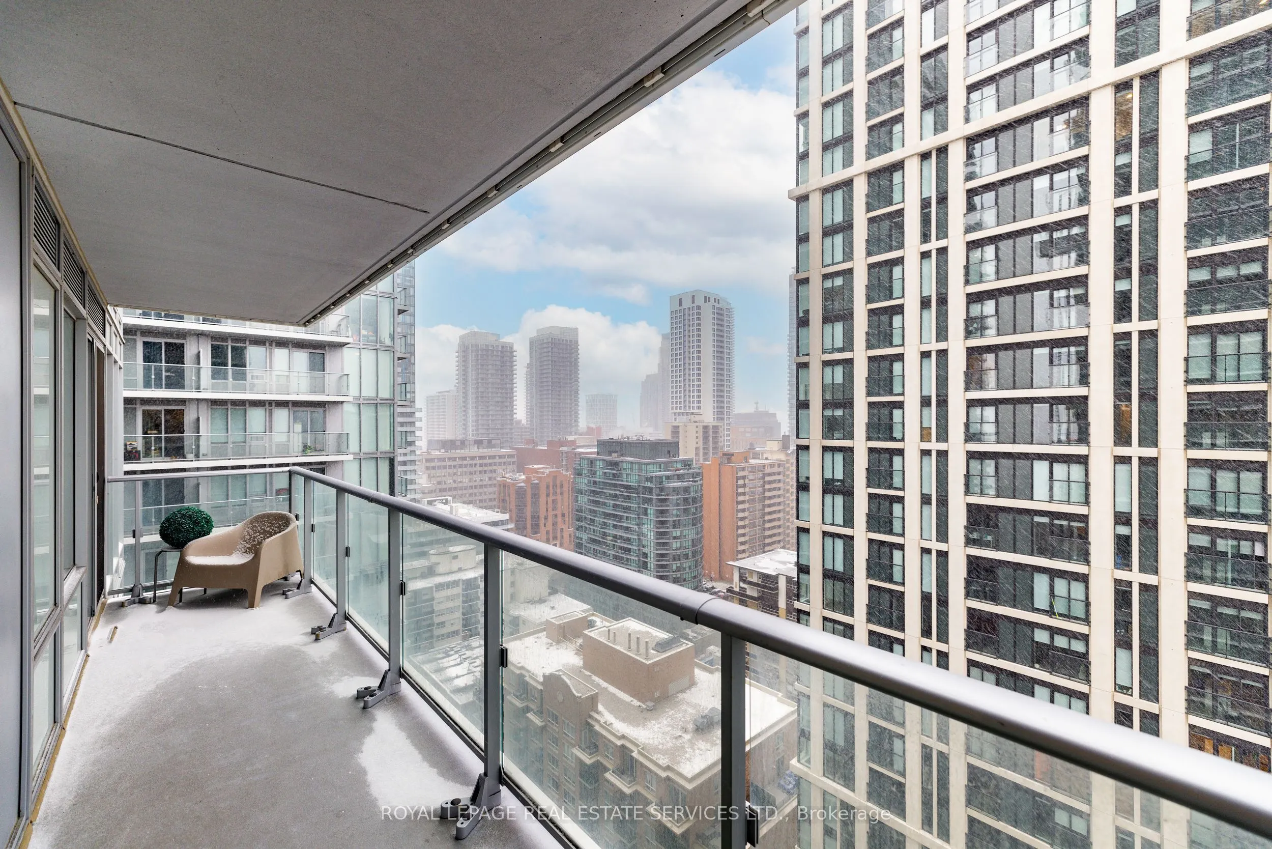 99 Broadway Avenue N #2009