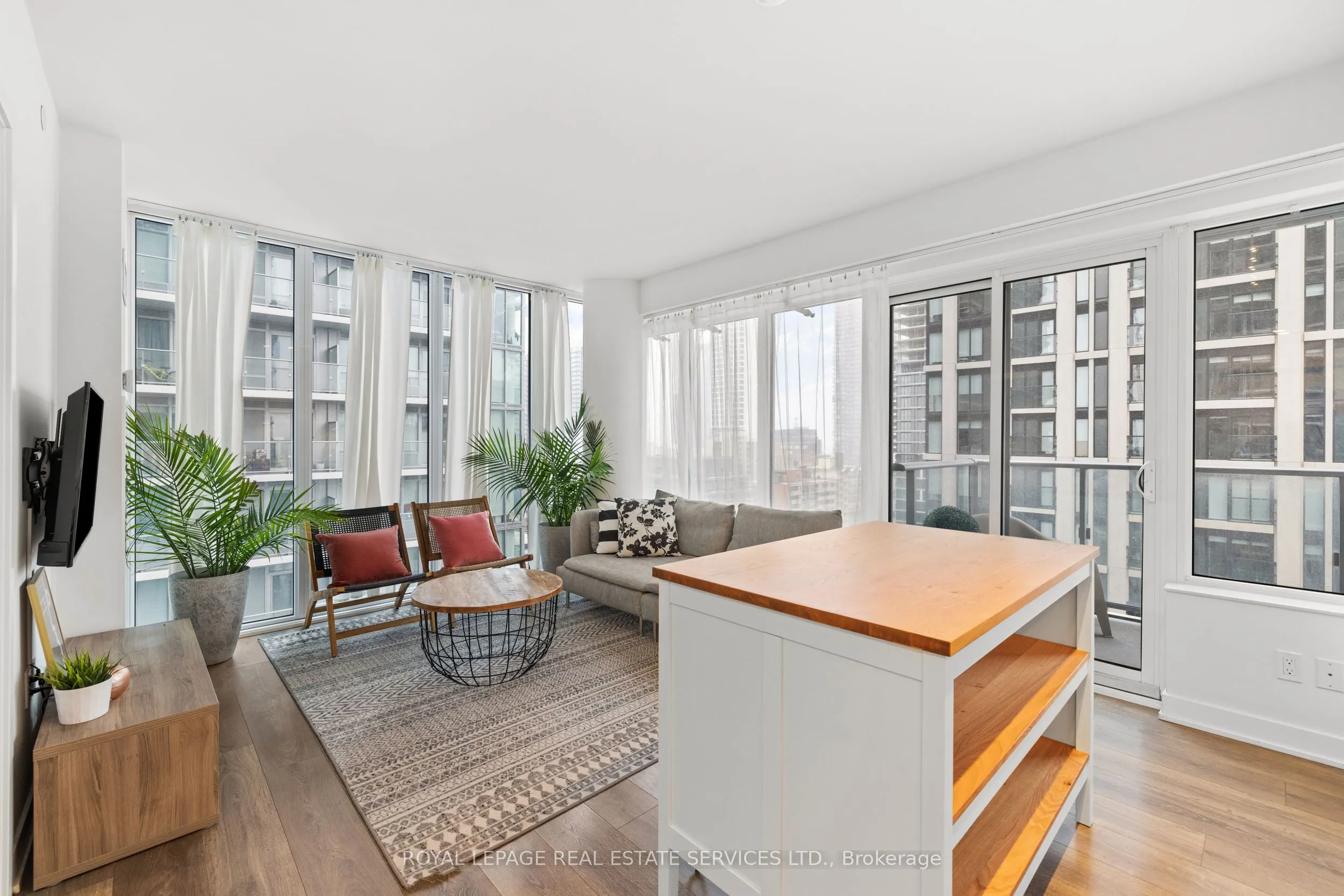 99 Broadway Avenue N #2009