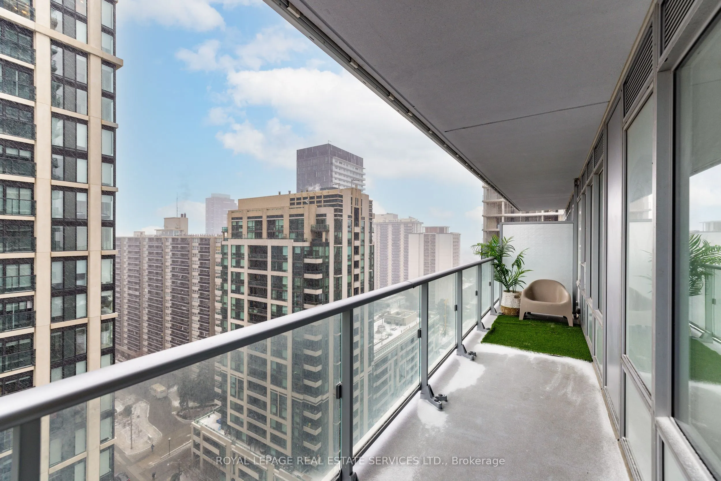 99 Broadway Avenue N #2009