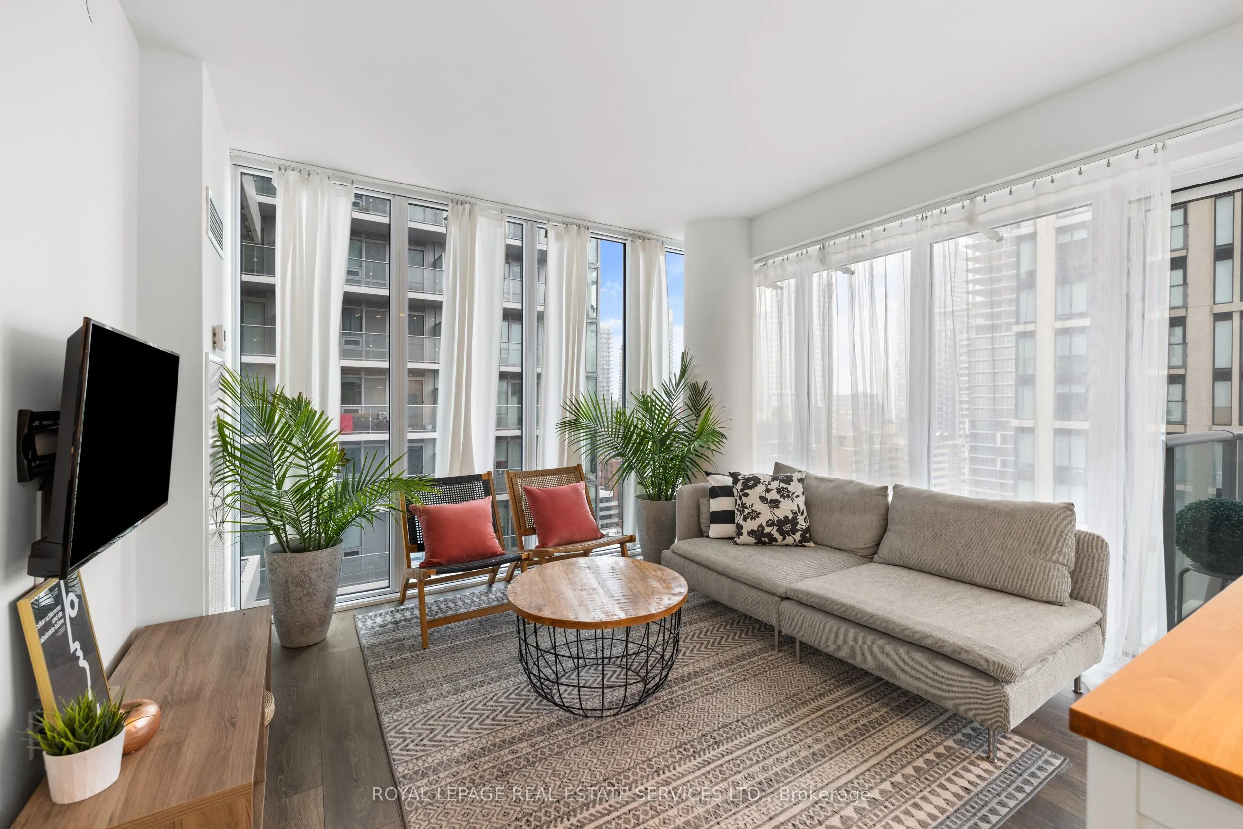 99 Broadway Avenue N #2009