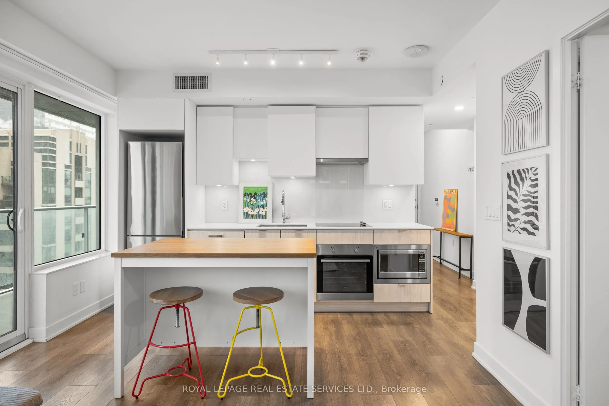 99 Broadway Avenue N #2009
