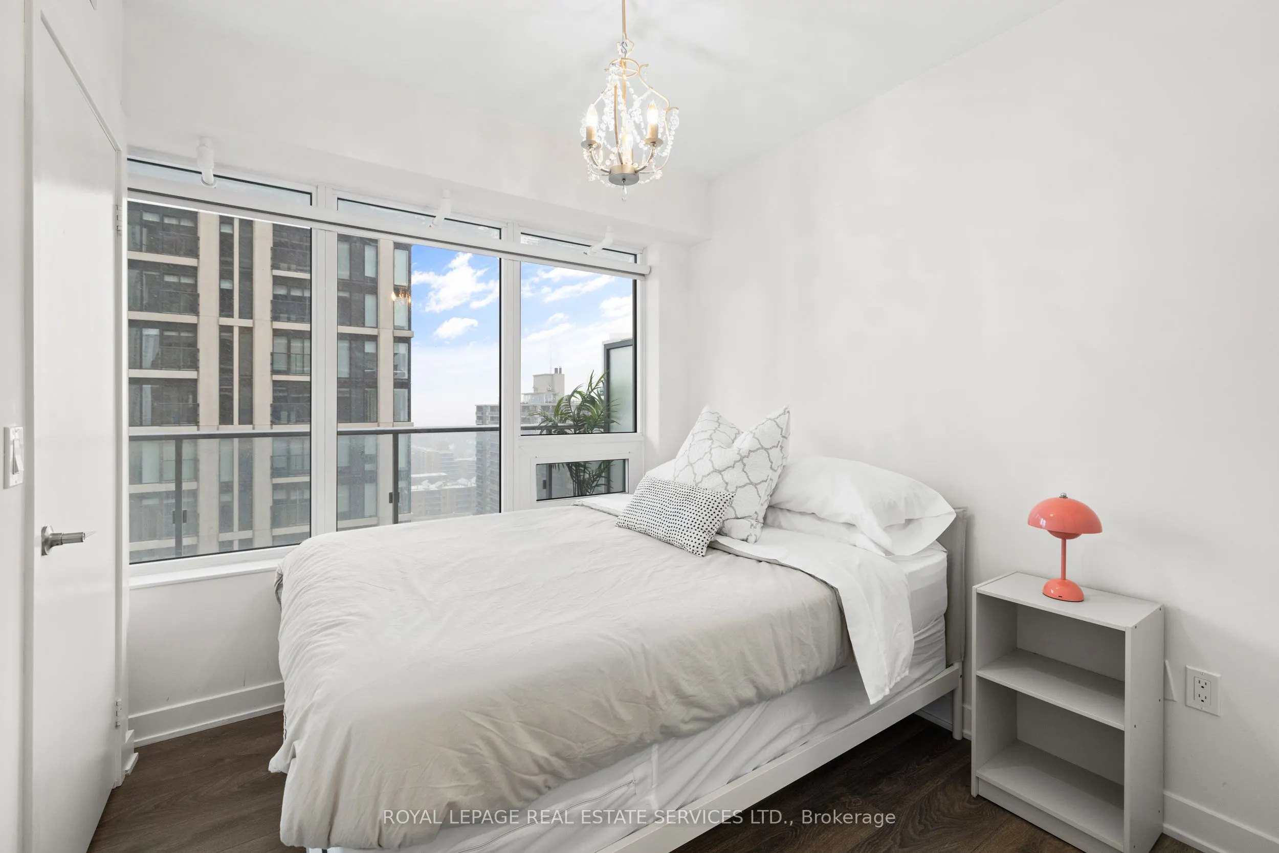 99 Broadway Avenue N #2009