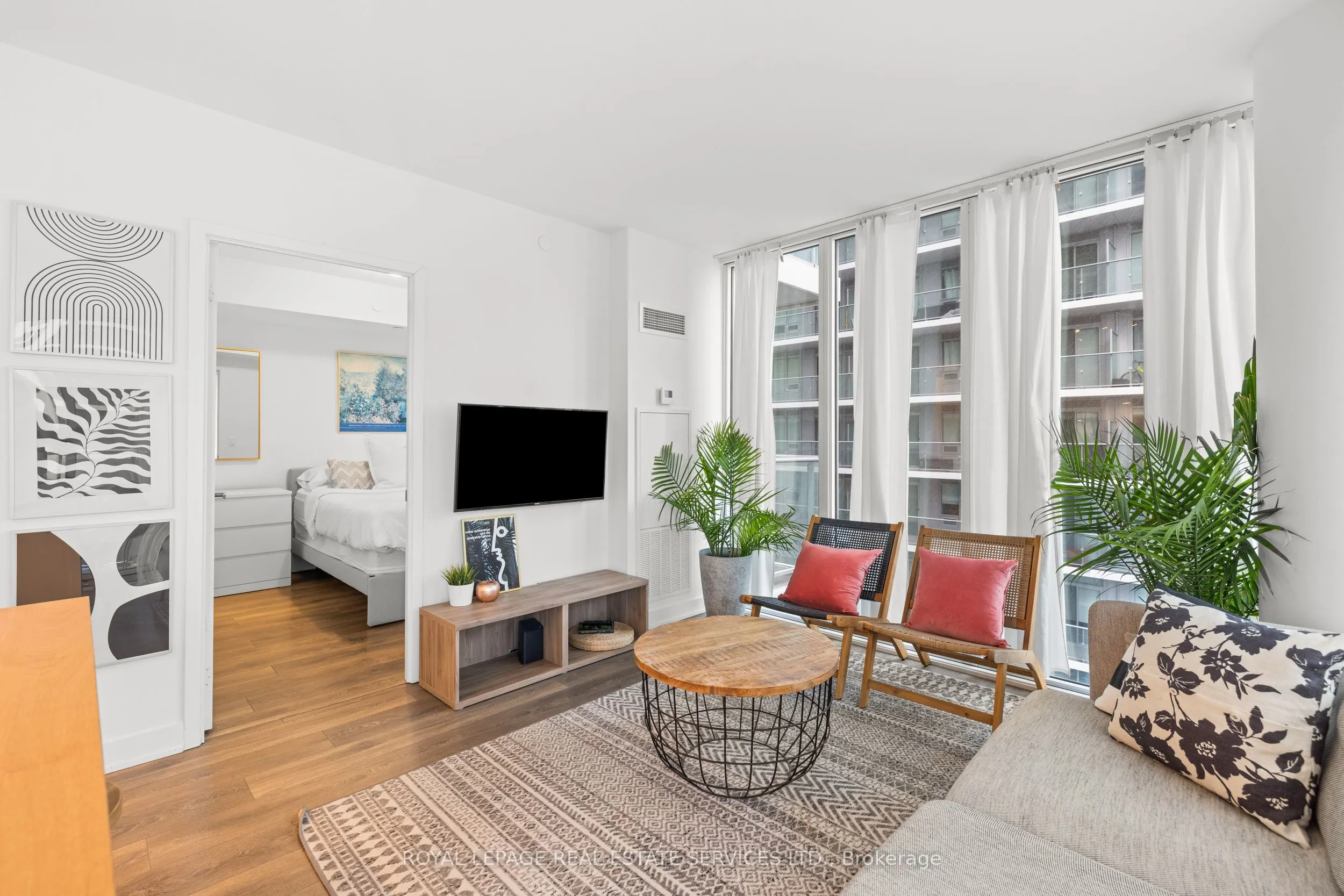 99 Broadway Avenue N #2009