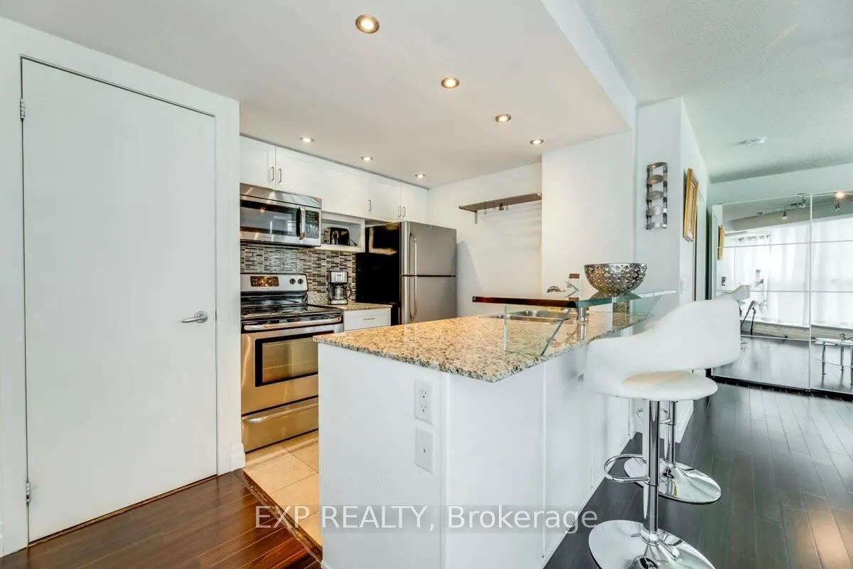 208 Queens Quay W #1213