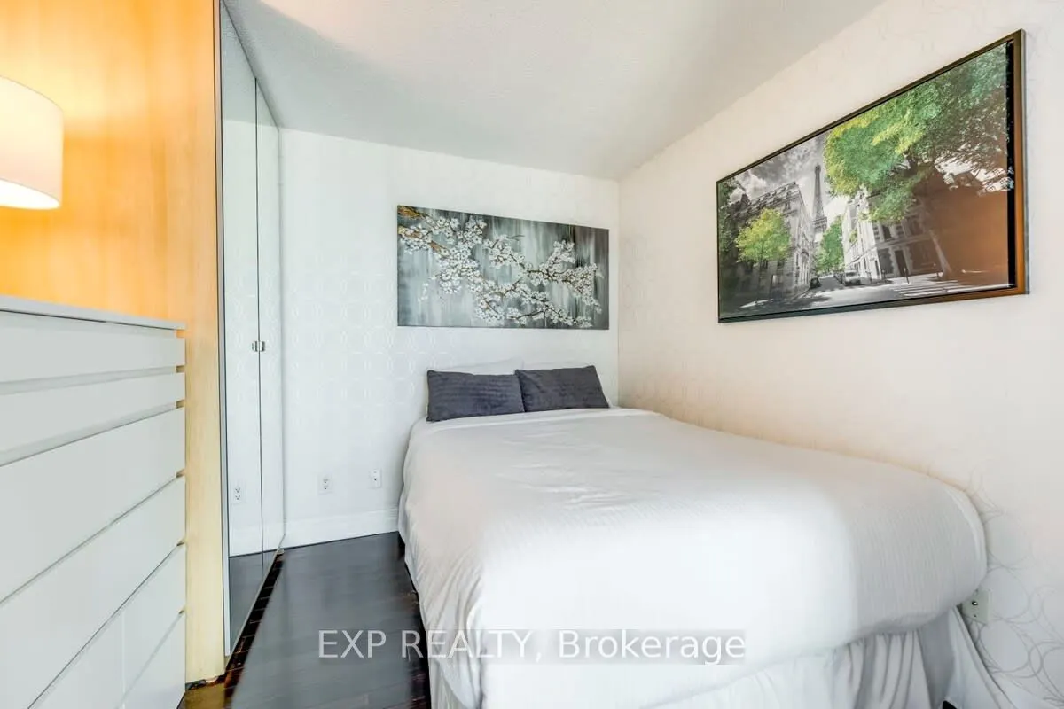 208 Queens Quay W #1213