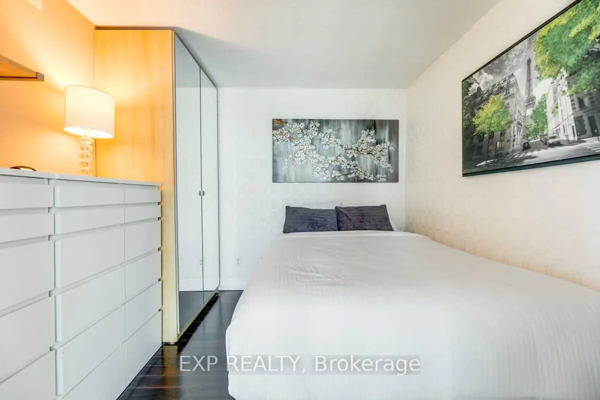 208 Queens Quay W #1213