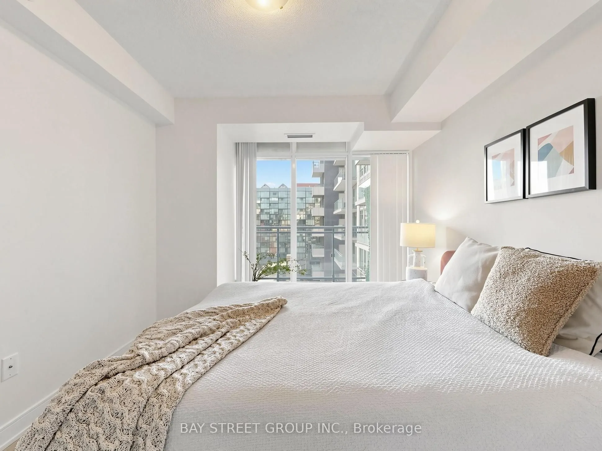 525 Adelaide Street W #1118