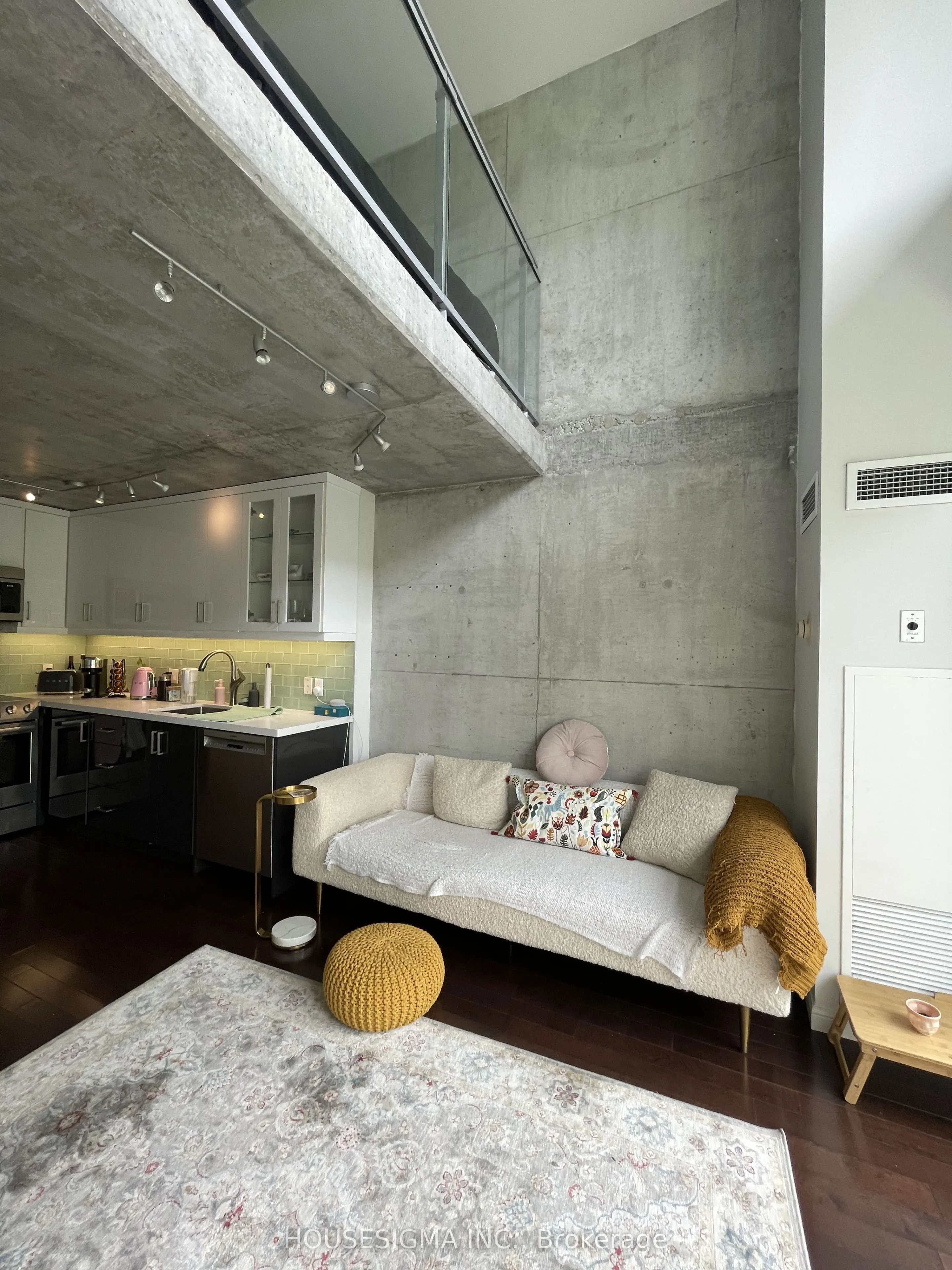 954 King Street W #513