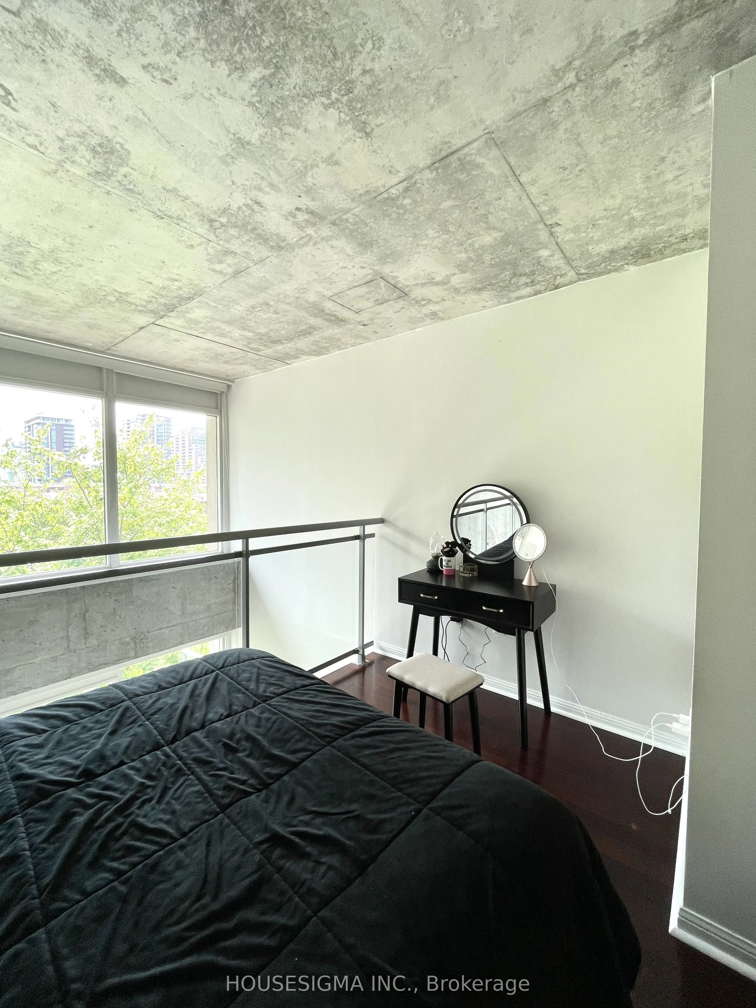 954 King Street W #513