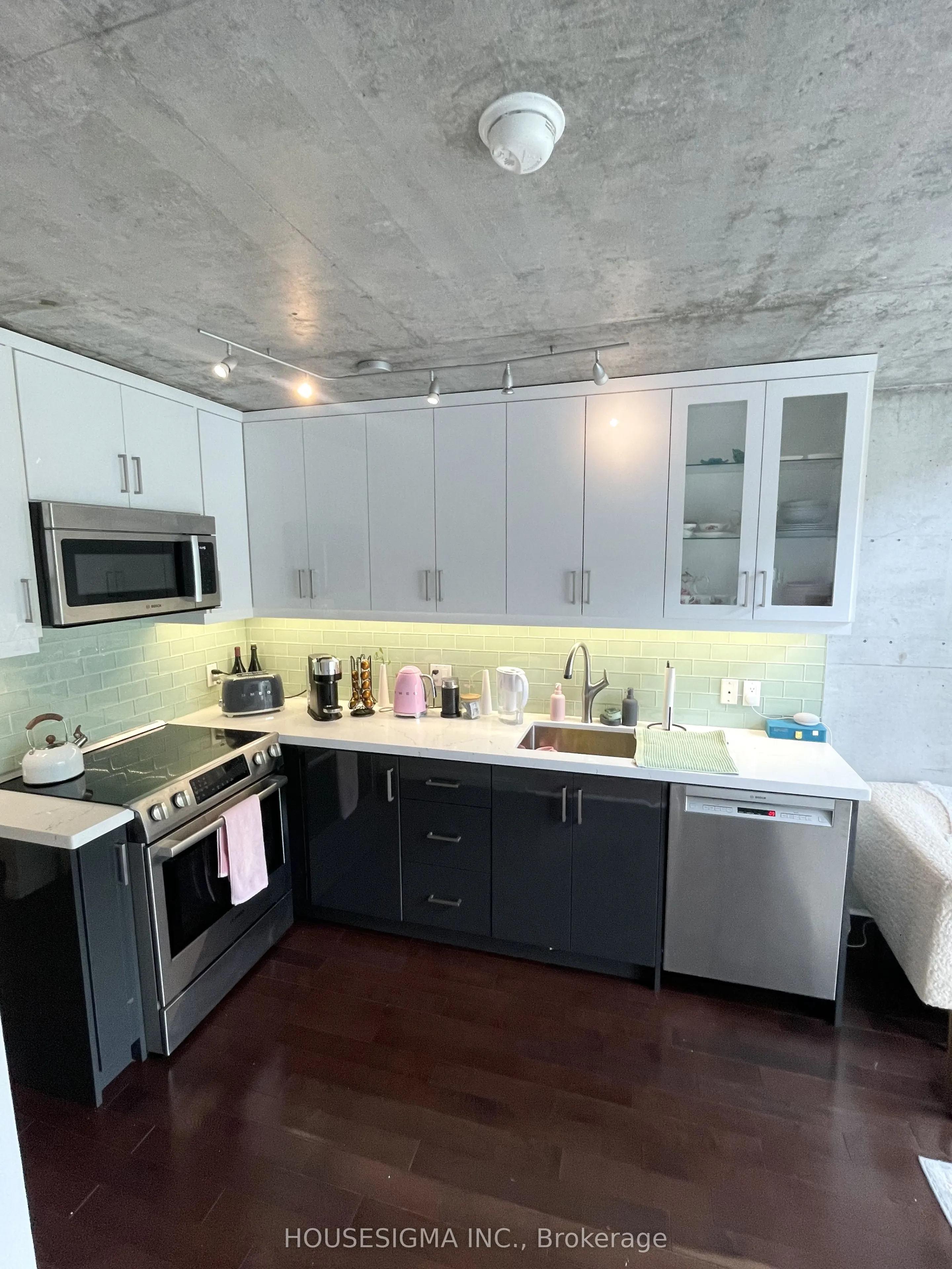 954 King Street W #513