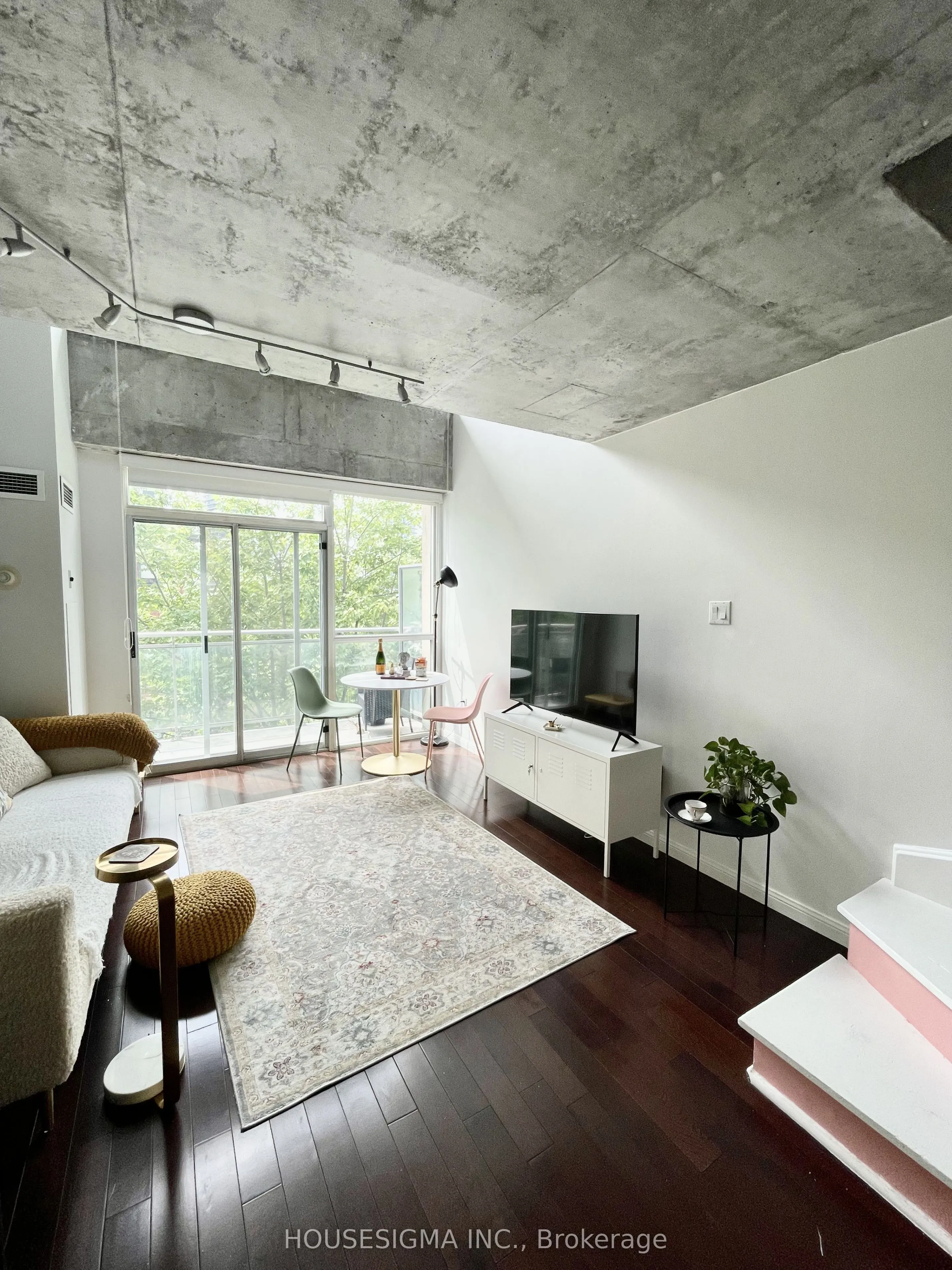 954 King Street W #513