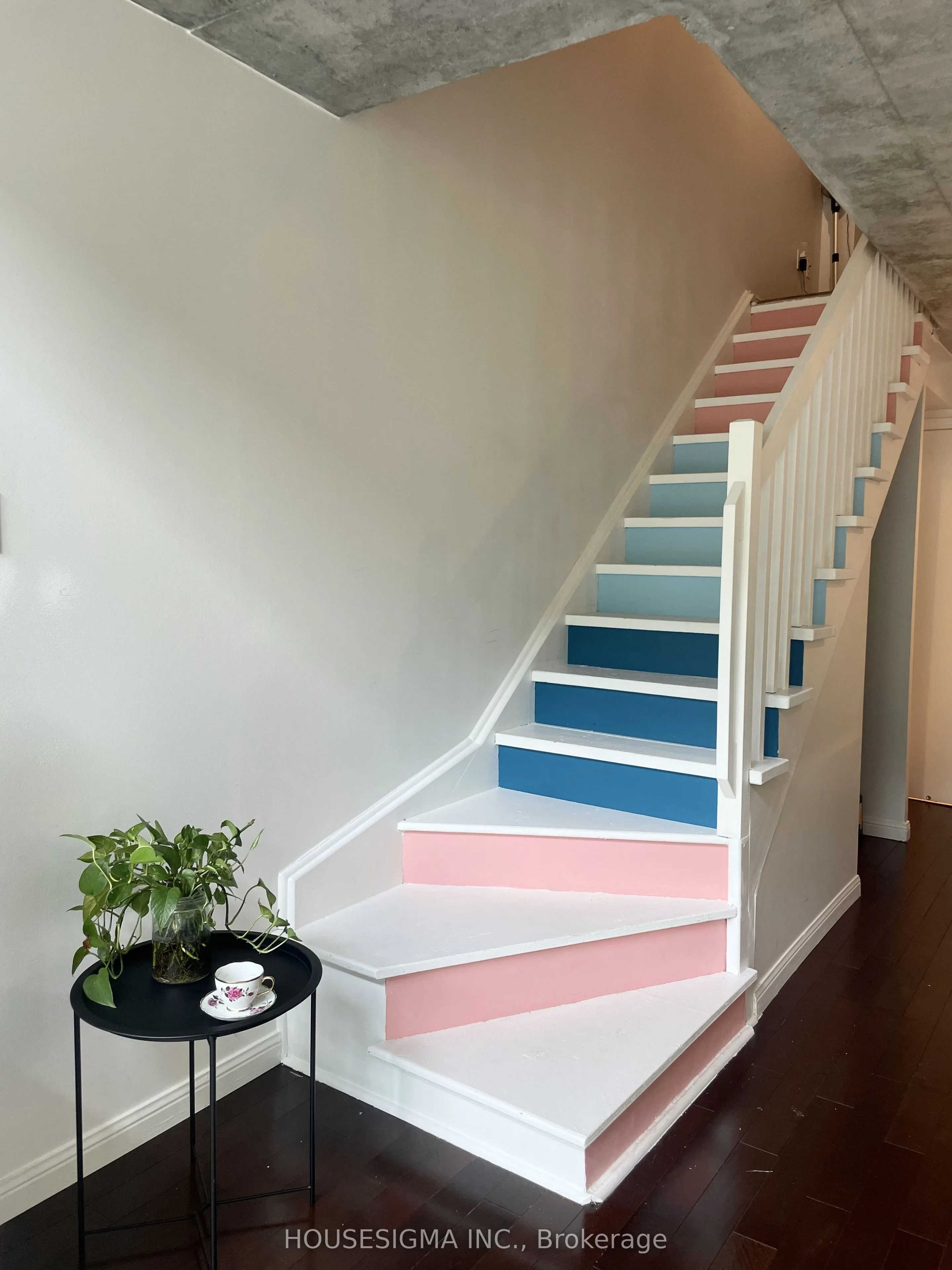 954 King Street W #513