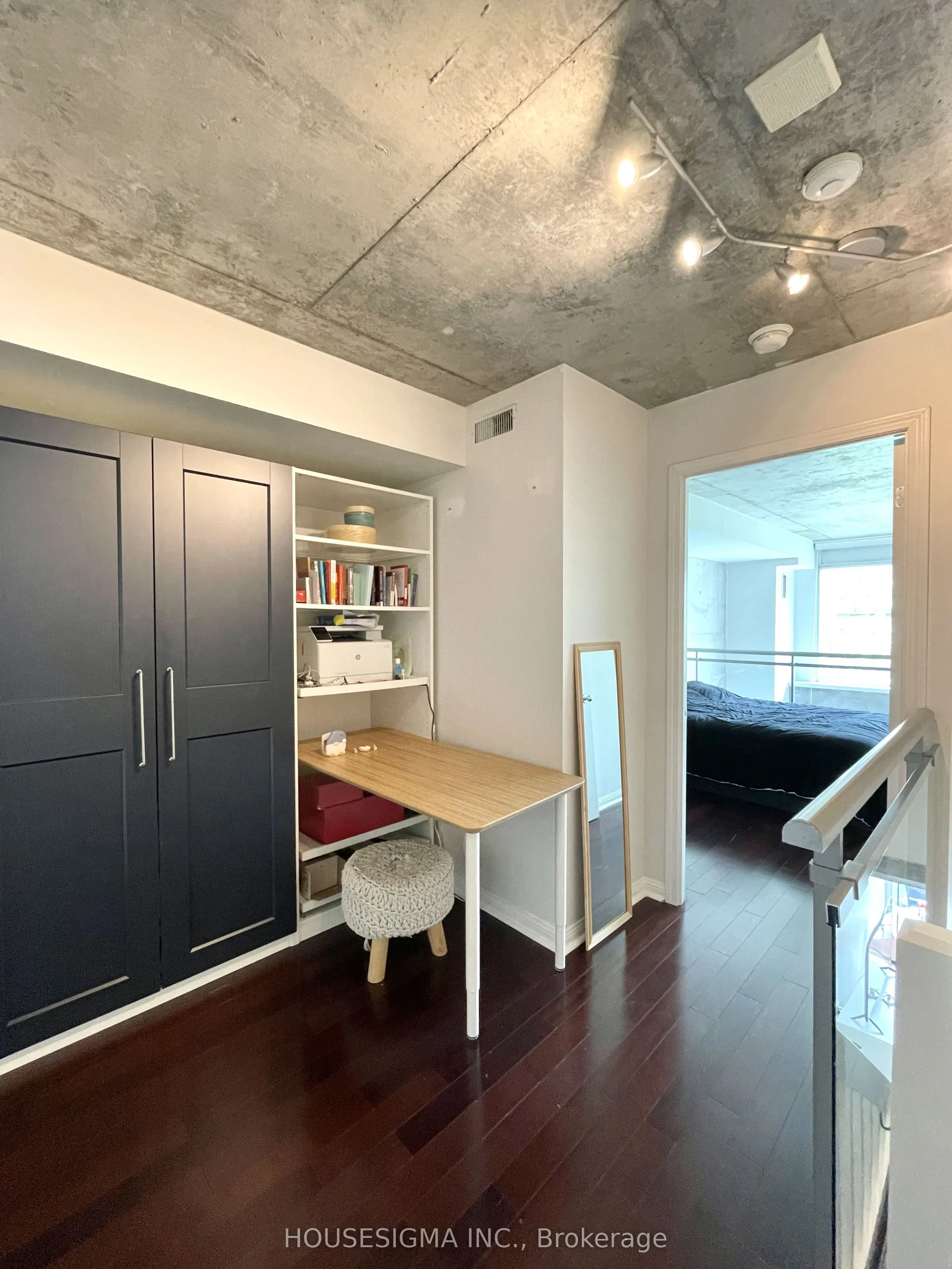 954 King Street W #513