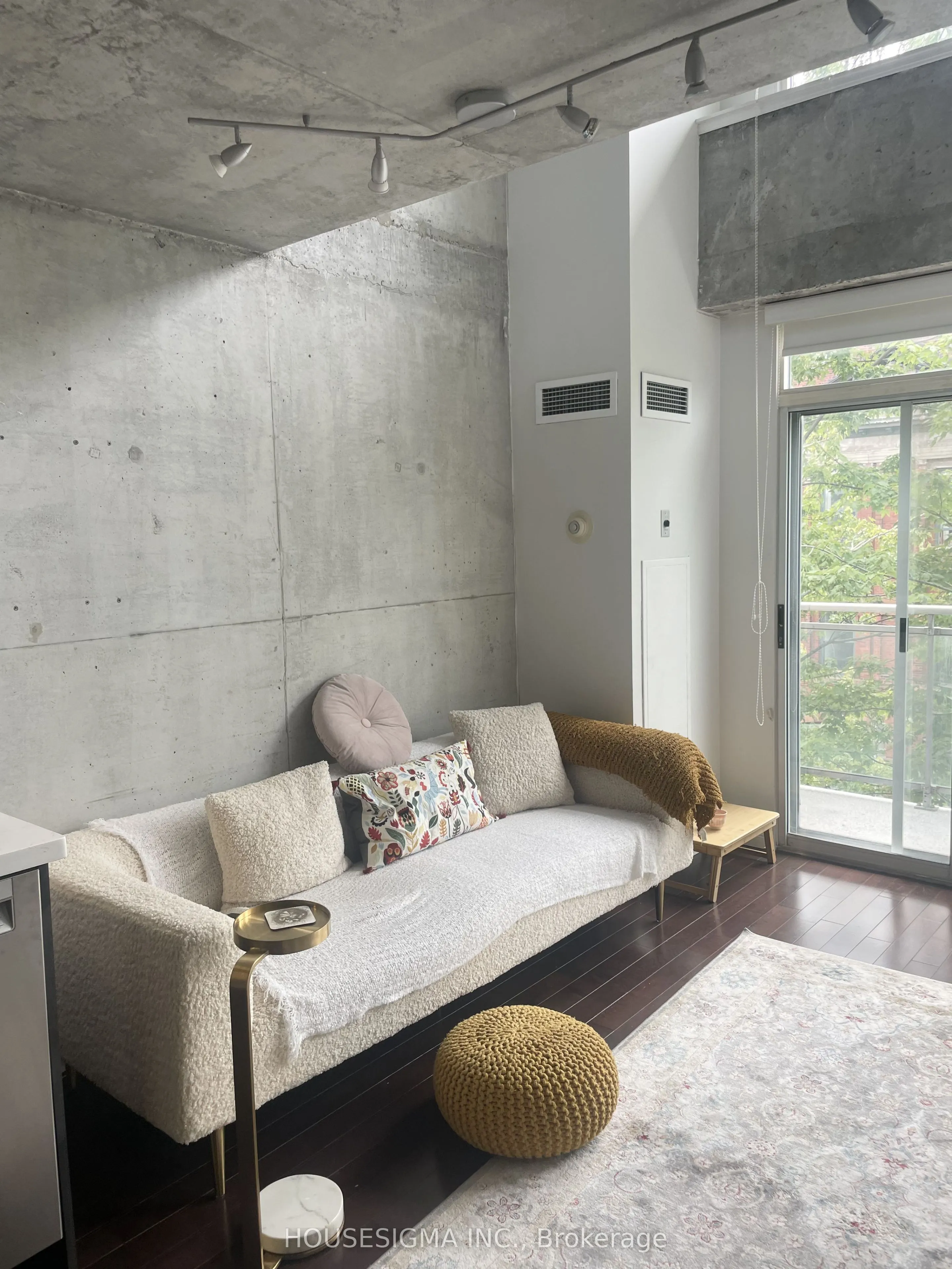 954 King Street W #513