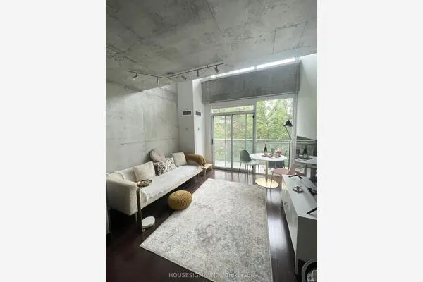 954 King Street W #513