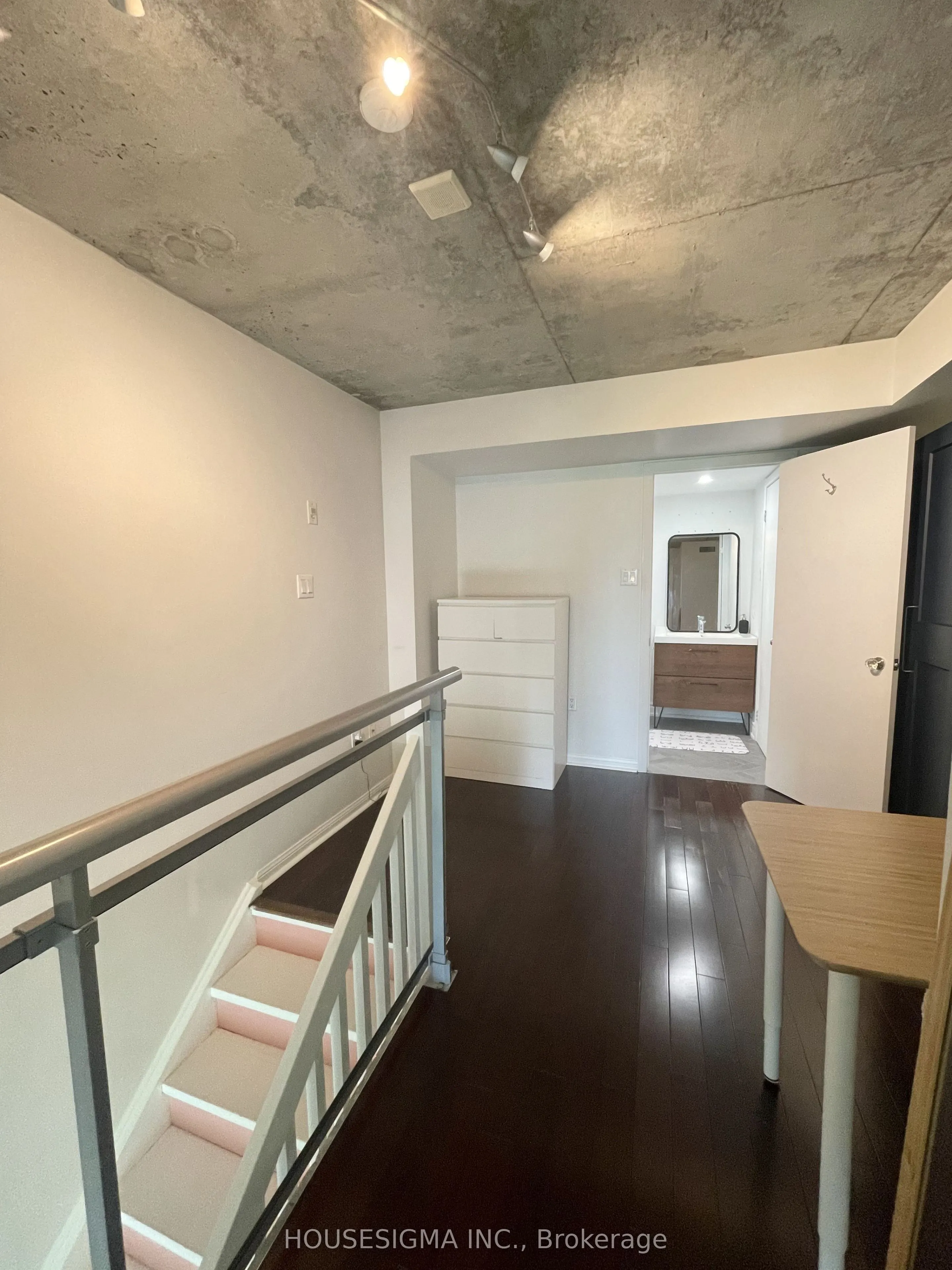 954 King Street W #513