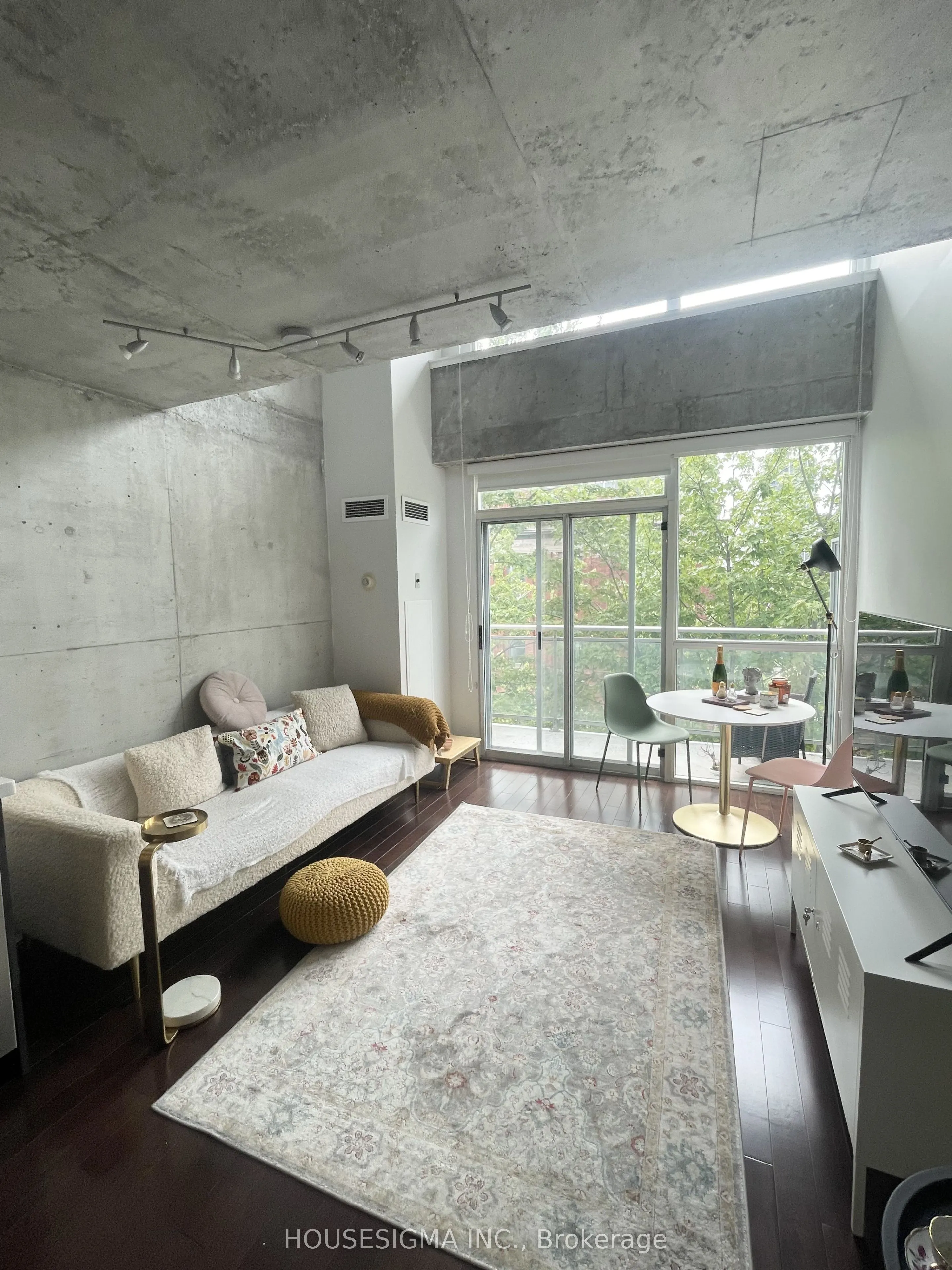 954 King Street W #513