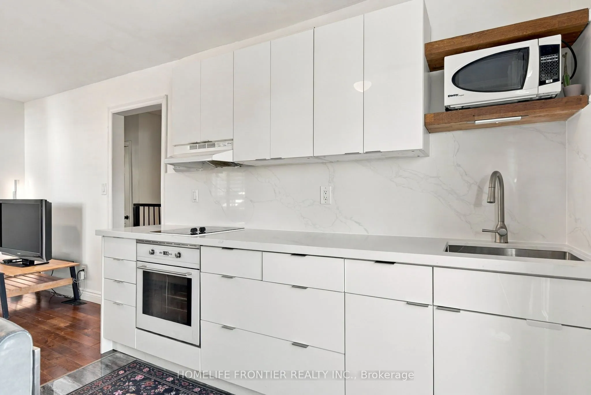 122 Manning Avenue #Upper