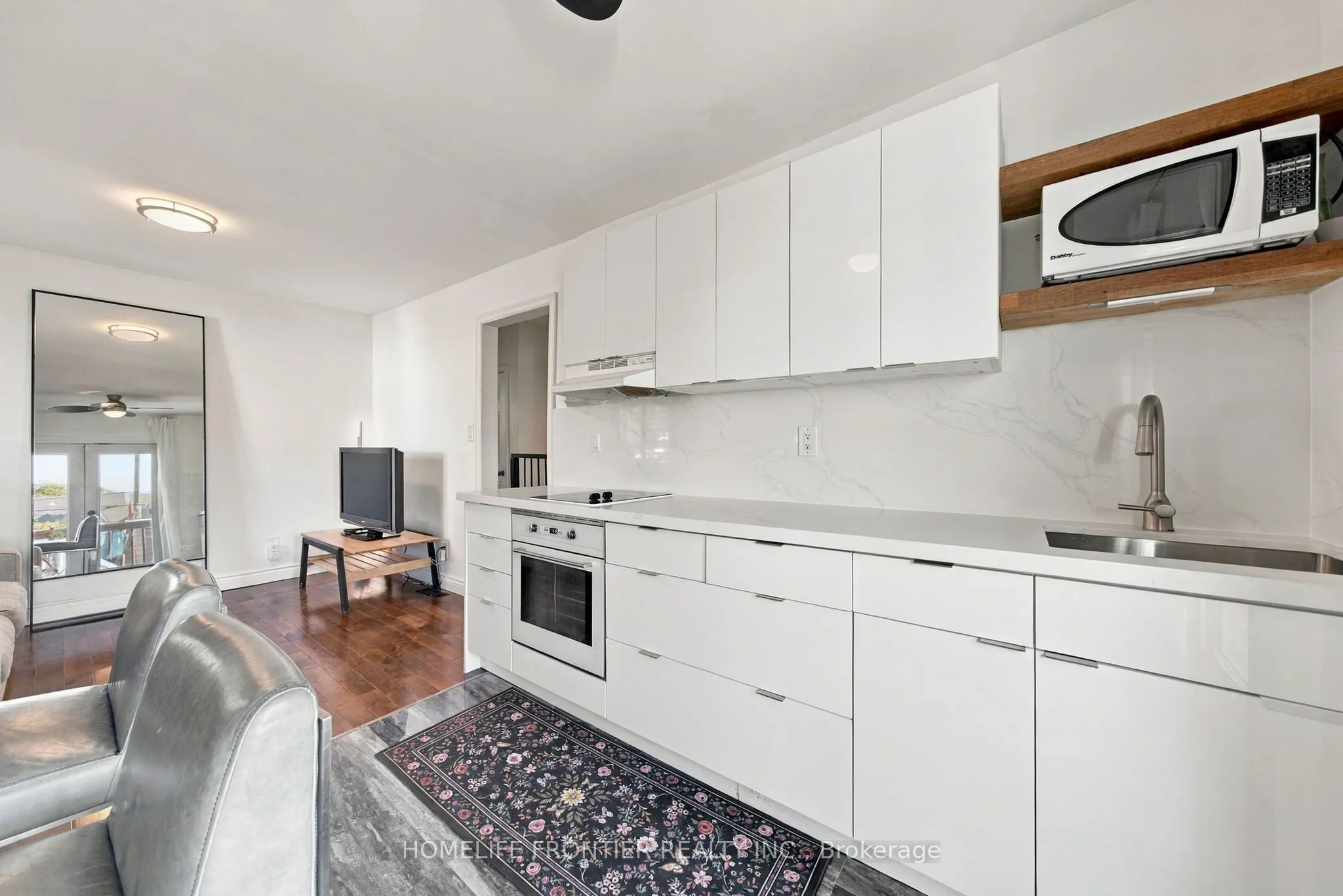 122 Manning Avenue #Upper