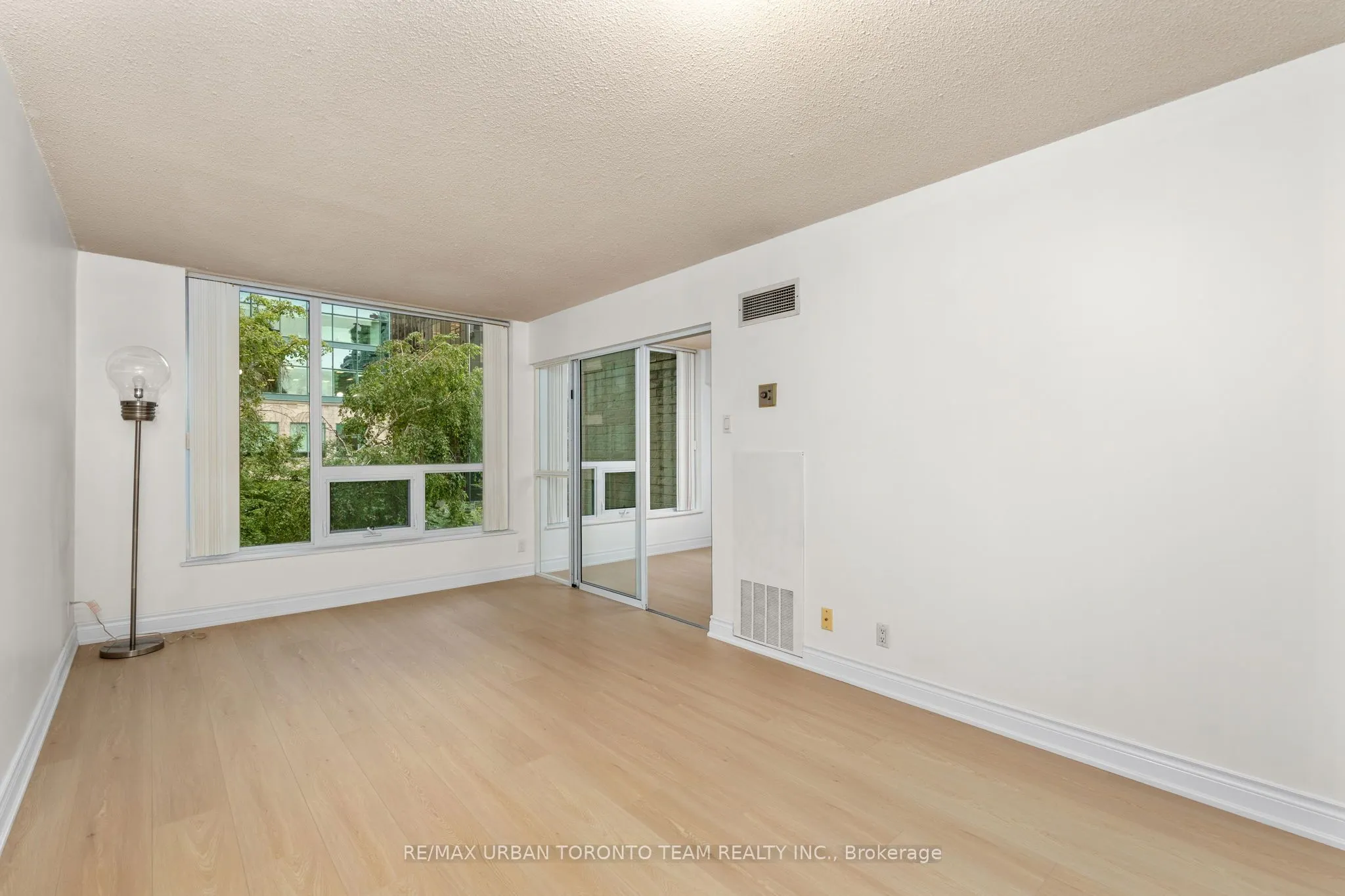 92 King Street E #418