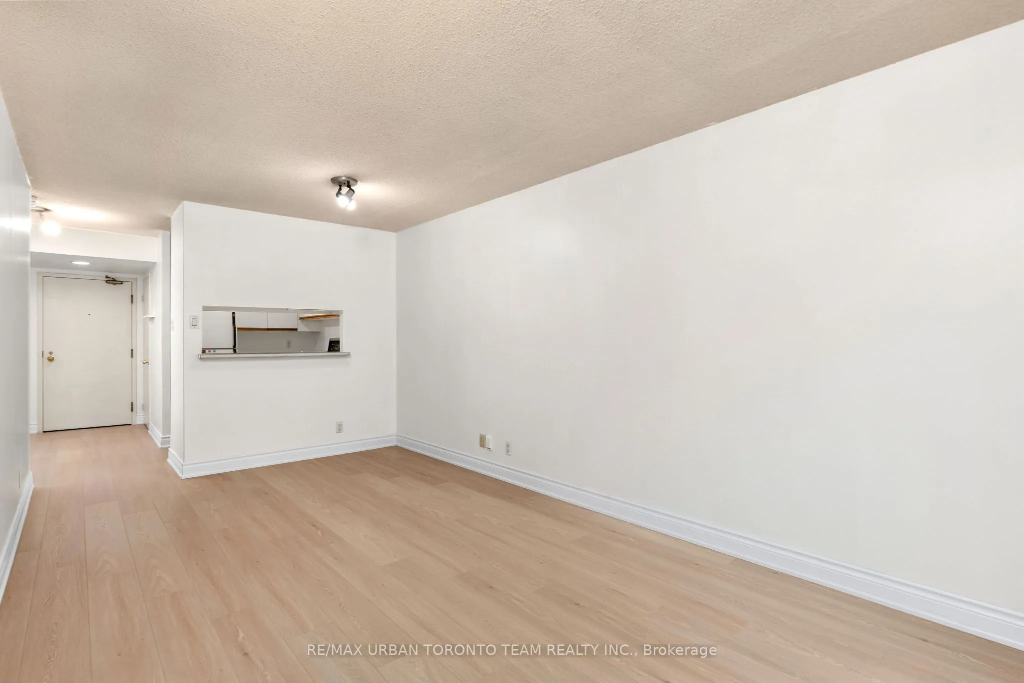 92 King Street E #418