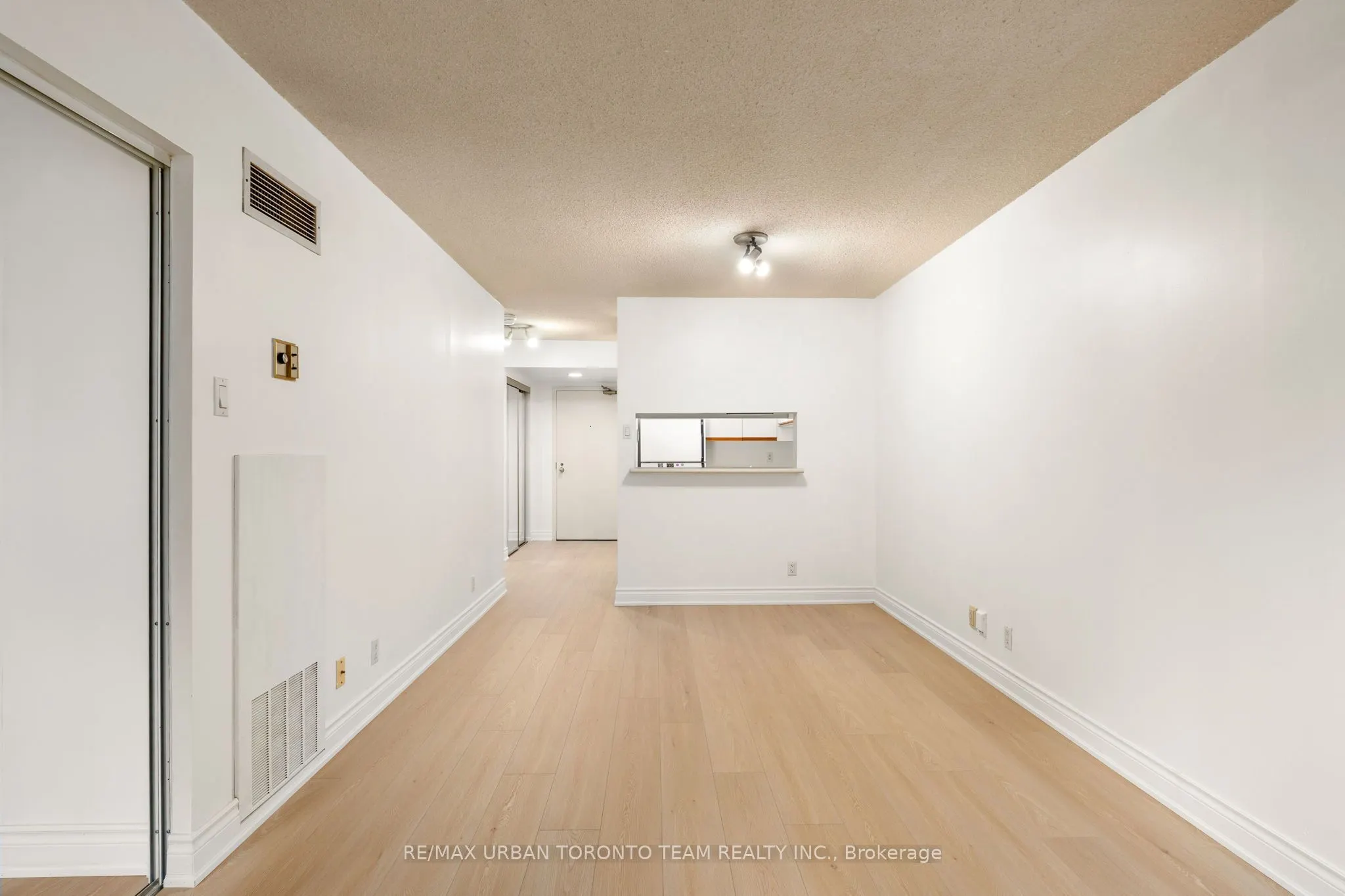 92 King Street E #418