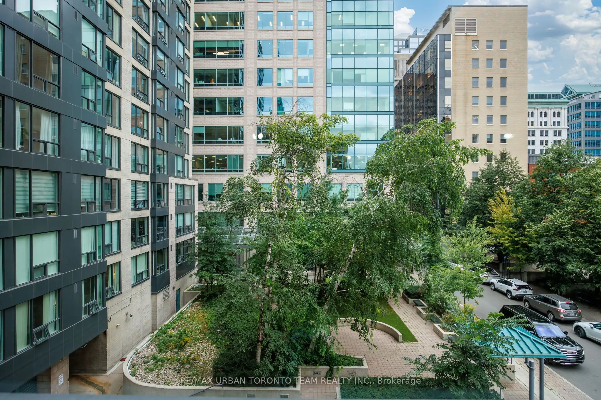 92 King Street E #418