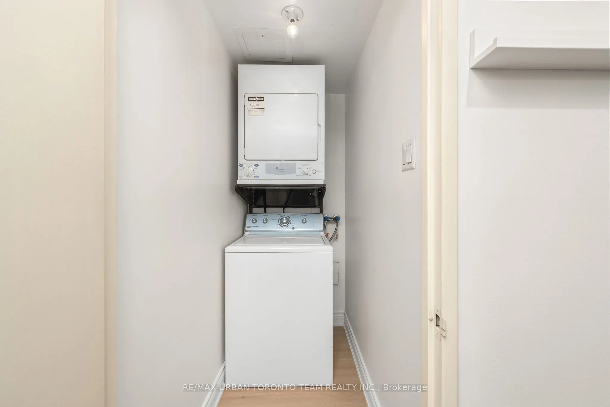 92 King Street E #418