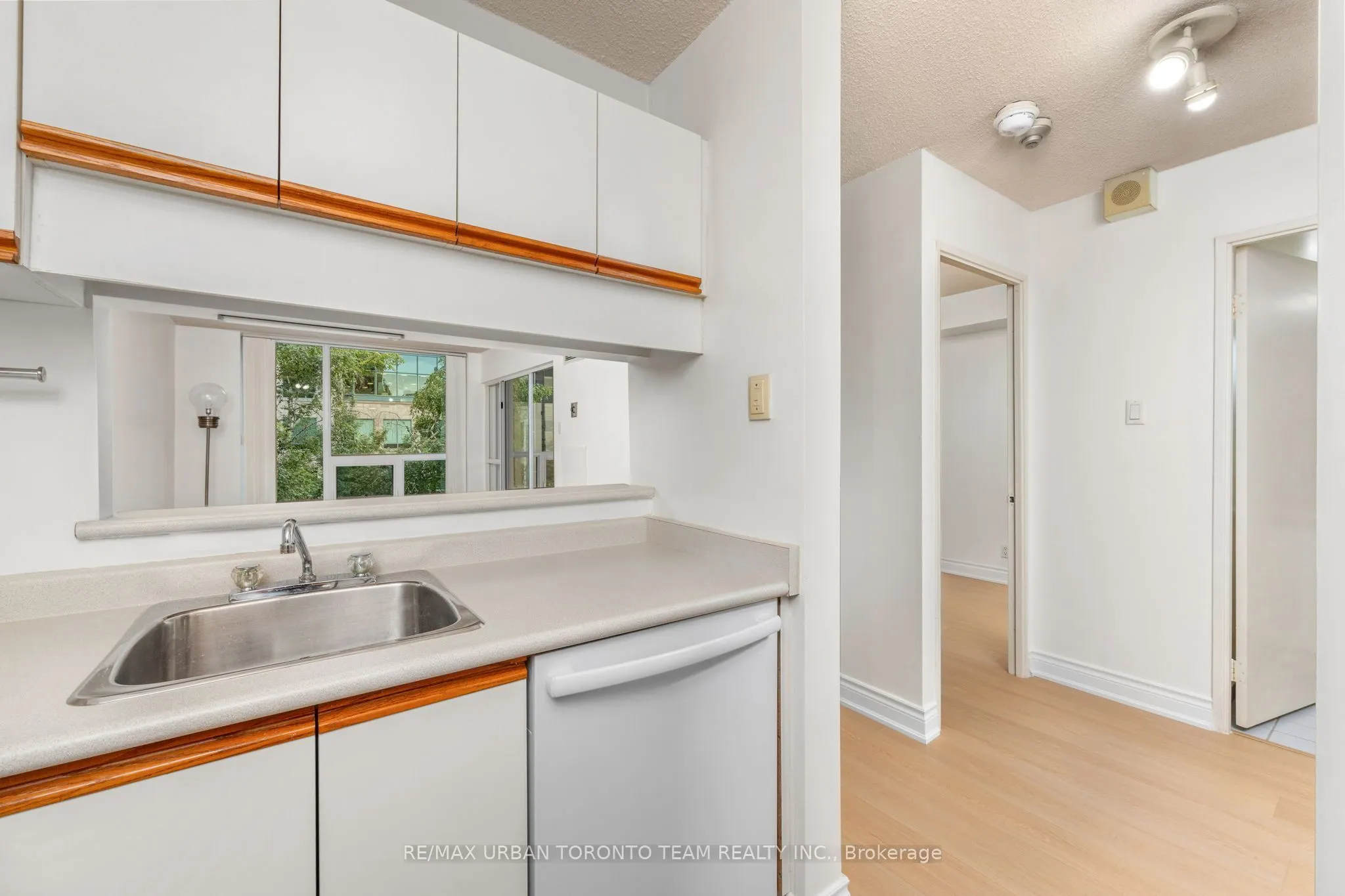 92 King Street E #418